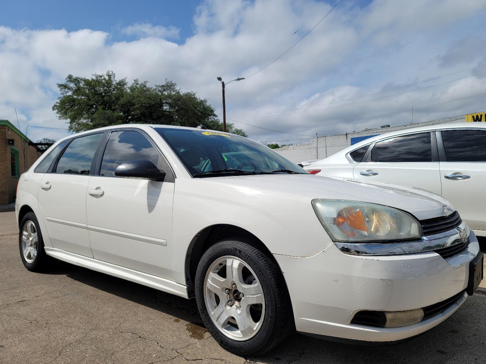 2004 WHITE /Beige Chevrolet MALIBU MAXX LT LT (1G1ZU64814F) with an V6 engine, Auto transmission, located at 2660 S.Garland Avenue, Garland, TX, 75041, (469) 298-3118, 32.885551, -96.655602 - CASH$$$$$$$$$$$ CAR......rnrnThis is a 2004 Chevy Malibu MAXX LT! Double Sunroof! Heated Seats! Come in for a test drive today. We are open from 10am-7pm Monday-Saturday. - Photo #1