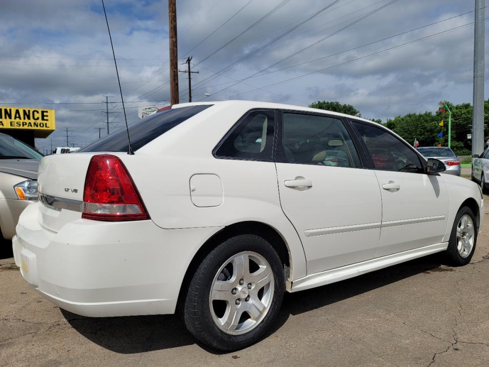 2004 WHITE /Beige Chevrolet MALIBU MAXX LT LT (1G1ZU64814F) with an V6 engine, Auto transmission, located at 2660 S.Garland Avenue, Garland, TX, 75041, (469) 298-3118, 32.885551, -96.655602 - CASH$$$$$$$$$$$ CAR......rnrnThis is a 2004 Chevy Malibu MAXX LT! Double Sunroof! Heated Seats! Come in for a test drive today. We are open from 10am-7pm Monday-Saturday. - Photo #3