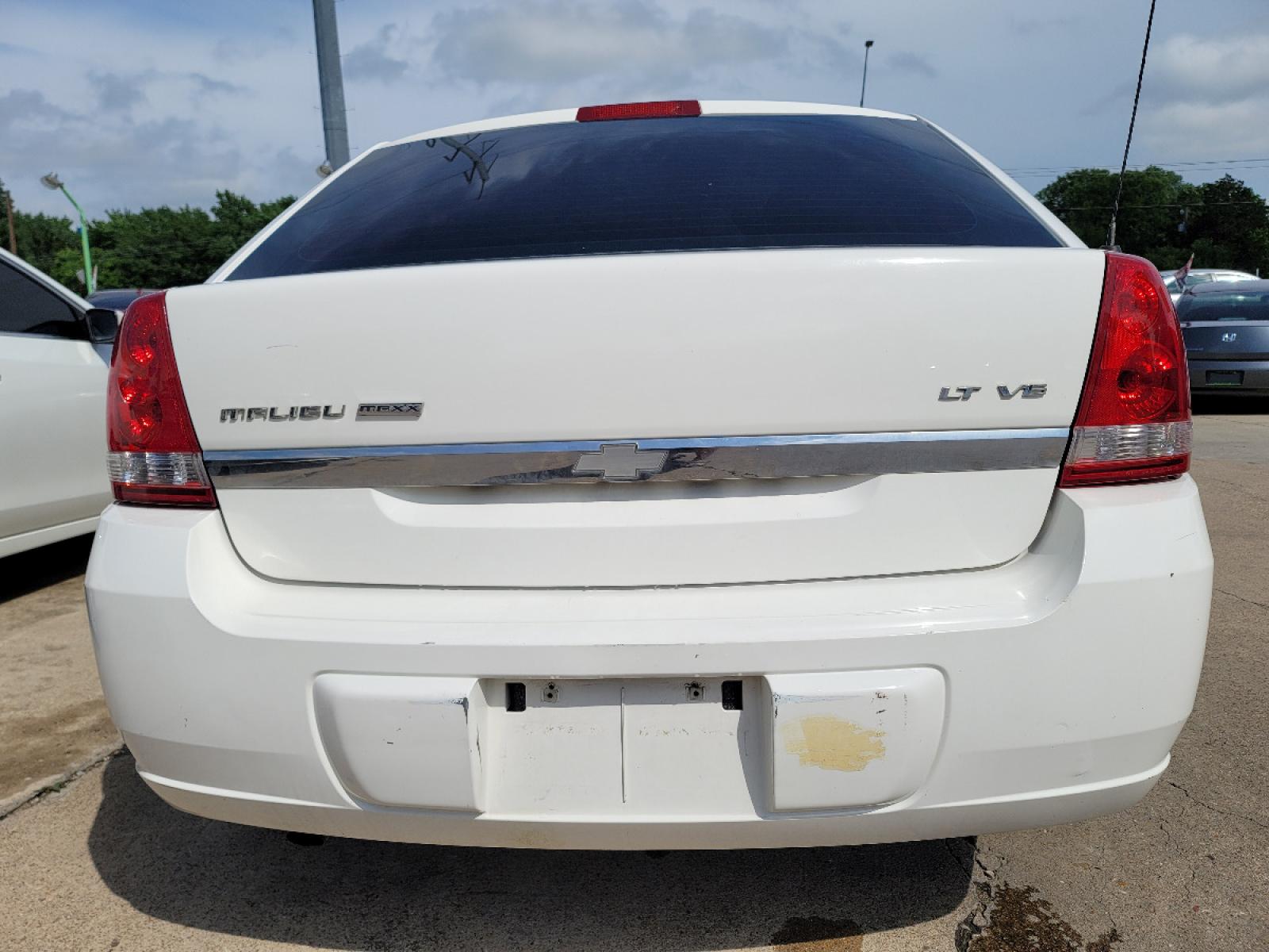 2004 WHITE /Beige Chevrolet MALIBU MAXX LT LT (1G1ZU64814F) with an V6 engine, Auto transmission, located at 2660 S.Garland Avenue, Garland, TX, 75041, (469) 298-3118, 32.885551, -96.655602 - CASH$$$$$$$$$$$ CAR......rnrnThis is a 2004 Chevy Malibu MAXX LT! Double Sunroof! Heated Seats! Come in for a test drive today. We are open from 10am-7pm Monday-Saturday. - Photo #5