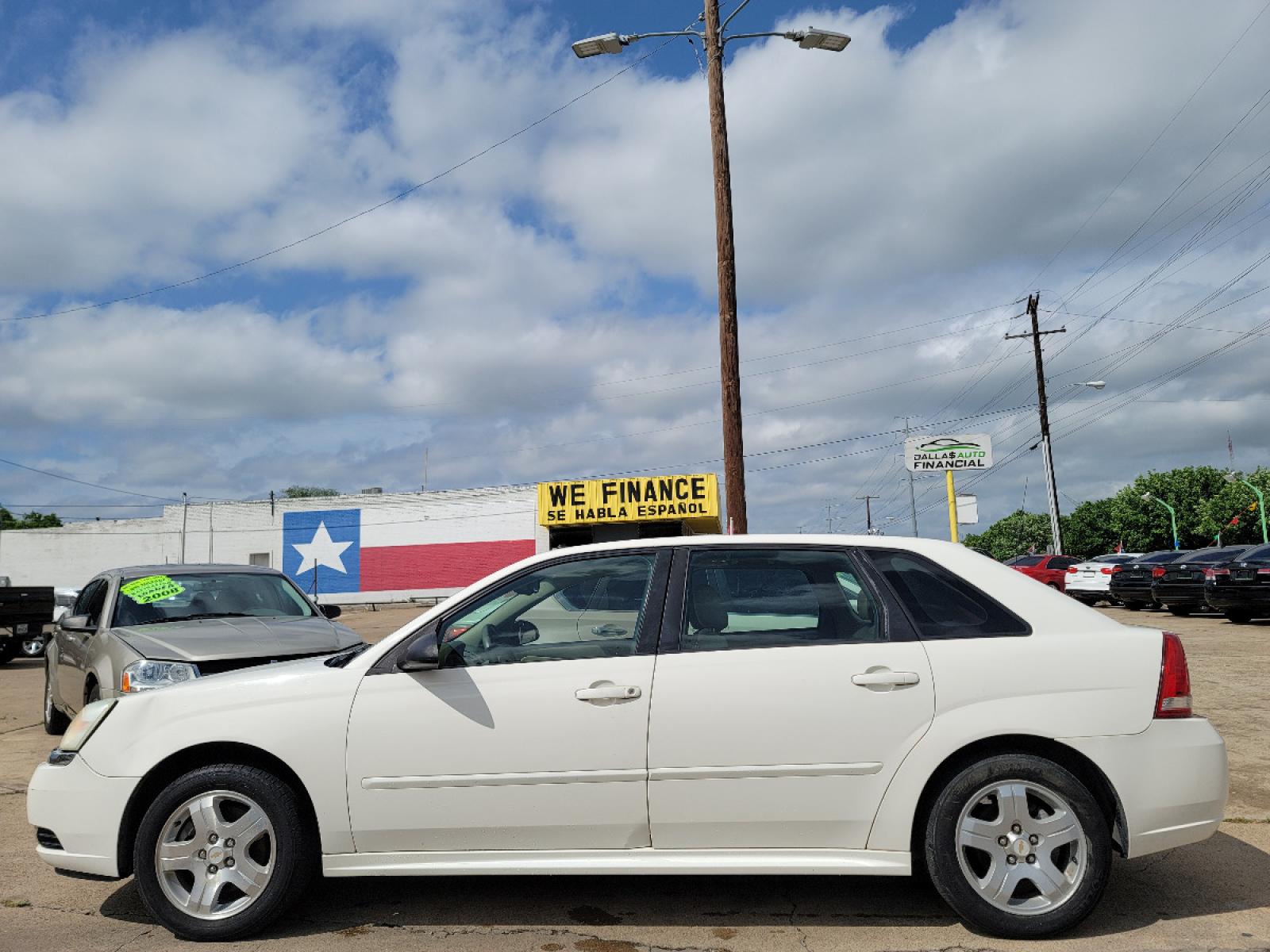 2004 WHITE /Beige Chevrolet MALIBU MAXX LT LT (1G1ZU64814F) with an V6 engine, Auto transmission, located at 2660 S.Garland Avenue, Garland, TX, 75041, (469) 298-3118, 32.885551, -96.655602 - CASH$$$$$$$$$$$ CAR......rnrnThis is a 2004 Chevy Malibu MAXX LT! Double Sunroof! Heated Seats! Come in for a test drive today. We are open from 10am-7pm Monday-Saturday. - Photo #6