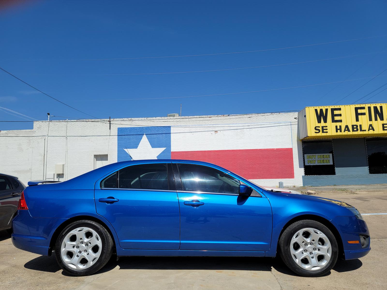 2011 BLUE FORD FUSION SE SE (3FAHP0HA6BR) , AUTO transmission, located at 2660 S.Garland Avenue, Garland, TX, 75041, (469) 298-3118, 32.885551, -96.655602 - This is a 2012 FORD FUSION SE! BLUETOOTH! SONY SOUND! HEATED/LEATHER SEATS! SUNROOF! SUPER CLEAN! MUST SEE! Come in for a test drive today. We are open from 10am-7pm Monday-Saturday.rnrn469.273.1142rnrn - Photo #1