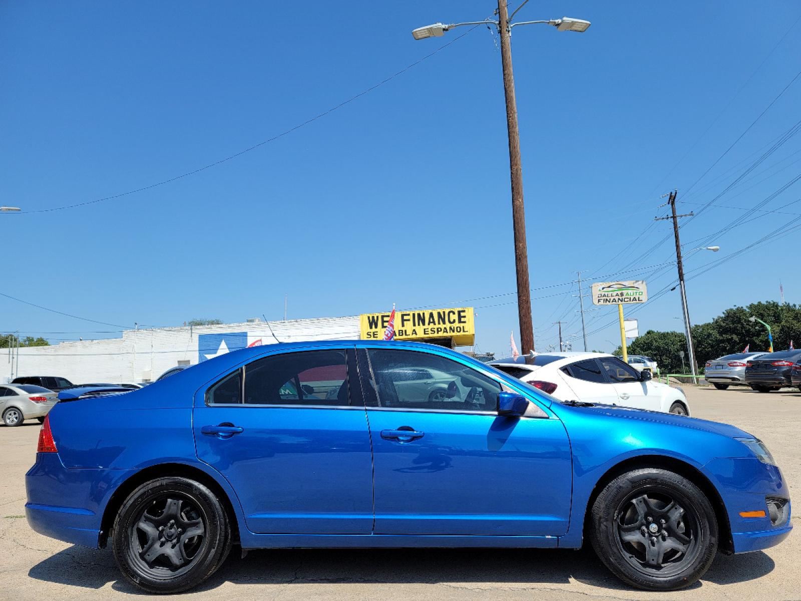 2011 BLUE FORD FUSION SE SE (3FAHP0HA6BR) , AUTO transmission, located at 2660 S.Garland Avenue, Garland, TX, 75041, (469) 298-3118, 32.885551, -96.655602 - This is a 2012 FORD FUSION SE! BLUETOOTH! SONY SOUND! HEATED/LEATHER SEATS! SUNROOF! SUPER CLEAN! MUST SEE! Come in for a test drive today. We are open from 10am-7pm Monday-Saturday.rnrn469.273.1142rnrn - Photo #2