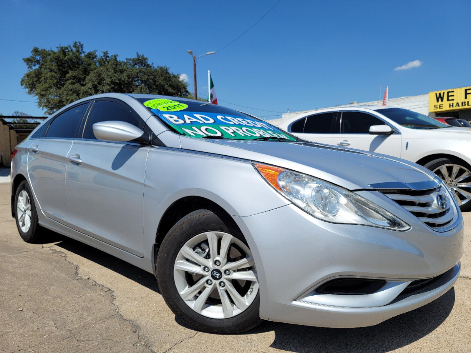 2011 SILVER Hyundai Sonata GLS (5NPEB4ACXBH) with an 2.4L L4 DOHC 16V engine, 5-Speed Automatic transmission, located at 2660 S.Garland Avenue, Garland, TX, 75041, (469) 298-3118, 32.885551, -96.655602 - Welcome to DallasAutos4Less, one of the Premier BUY HERE PAY HERE Dealers in the North Dallas Area. We specialize in financing to people with NO CREDIT or BAD CREDIT. We need proof of income, proof of residence, and a ID. Come buy your new car from us today!!rnrnThis is a Very clean 2011 HYUNDAI SON - Photo #0