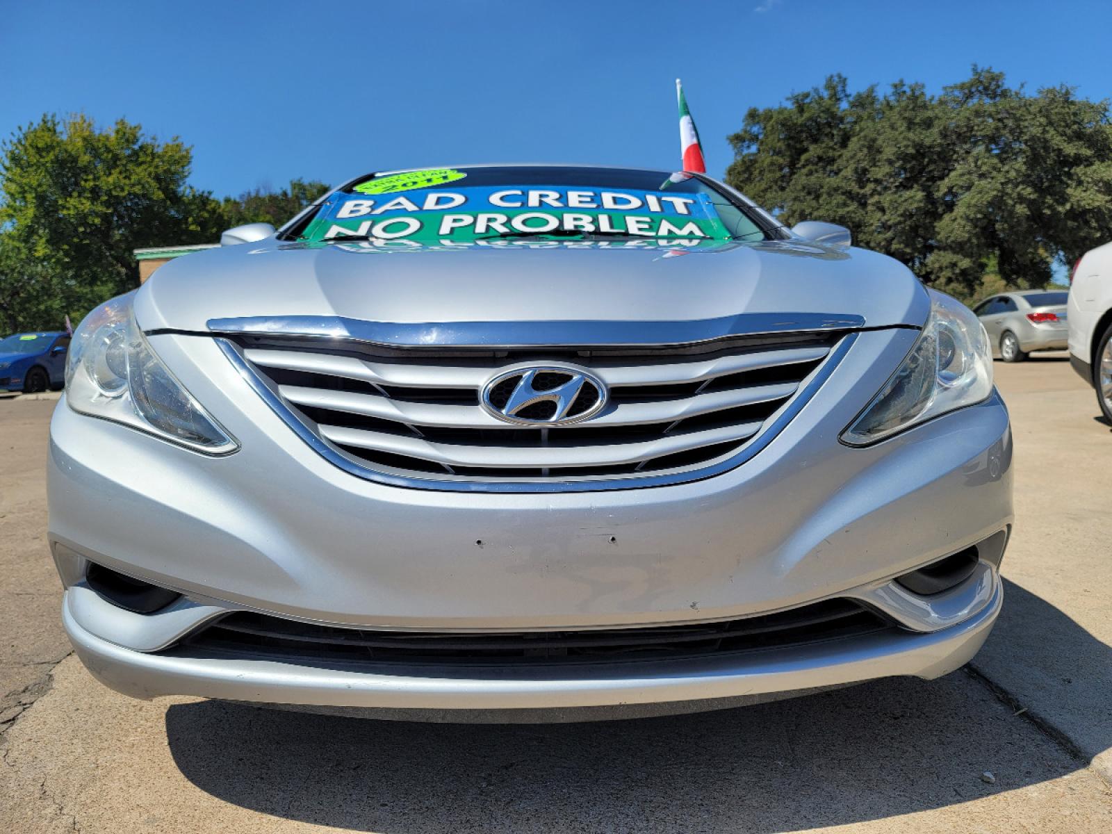 2011 SILVER Hyundai Sonata GLS (5NPEB4ACXBH) with an 2.4L L4 DOHC 16V engine, 5-Speed Automatic transmission, located at 2660 S.Garland Avenue, Garland, TX, 75041, (469) 298-3118, 32.885551, -96.655602 - Welcome to DallasAutos4Less, one of the Premier BUY HERE PAY HERE Dealers in the North Dallas Area. We specialize in financing to people with NO CREDIT or BAD CREDIT. We need proof of income, proof of residence, and a ID. Come buy your new car from us today!!rnrnThis is a Very clean 2011 HYUNDAI SON - Photo #9