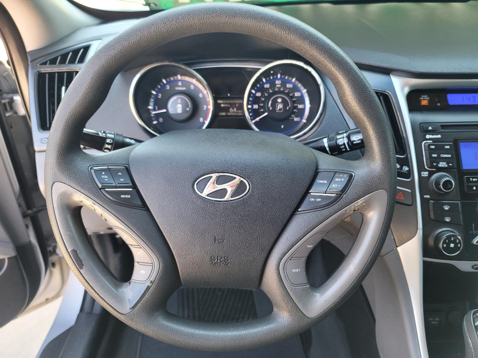 2011 SILVER Hyundai Sonata GLS (5NPEB4ACXBH) with an 2.4L L4 DOHC 16V engine, 5-Speed Automatic transmission, located at 2660 S.Garland Avenue, Garland, TX, 75041, (469) 298-3118, 32.885551, -96.655602 - Welcome to DallasAutos4Less, one of the Premier BUY HERE PAY HERE Dealers in the North Dallas Area. We specialize in financing to people with NO CREDIT or BAD CREDIT. We need proof of income, proof of residence, and a ID. Come buy your new car from us today!!rnrnThis is a Very clean 2011 HYUNDAI SON - Photo #12