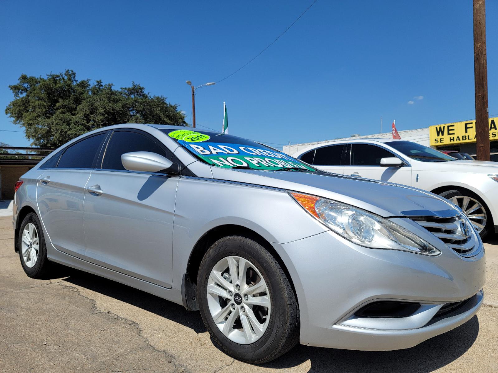 2011 SILVER Hyundai Sonata GLS (5NPEB4ACXBH) with an 2.4L L4 DOHC 16V engine, 5-Speed Automatic transmission, located at 2660 S.Garland Avenue, Garland, TX, 75041, (469) 298-3118, 32.885551, -96.655602 - Welcome to DallasAutos4Less, one of the Premier BUY HERE PAY HERE Dealers in the North Dallas Area. We specialize in financing to people with NO CREDIT or BAD CREDIT. We need proof of income, proof of residence, and a ID. Come buy your new car from us today!!rnrnThis is a Very clean 2011 HYUNDAI SON - Photo #1