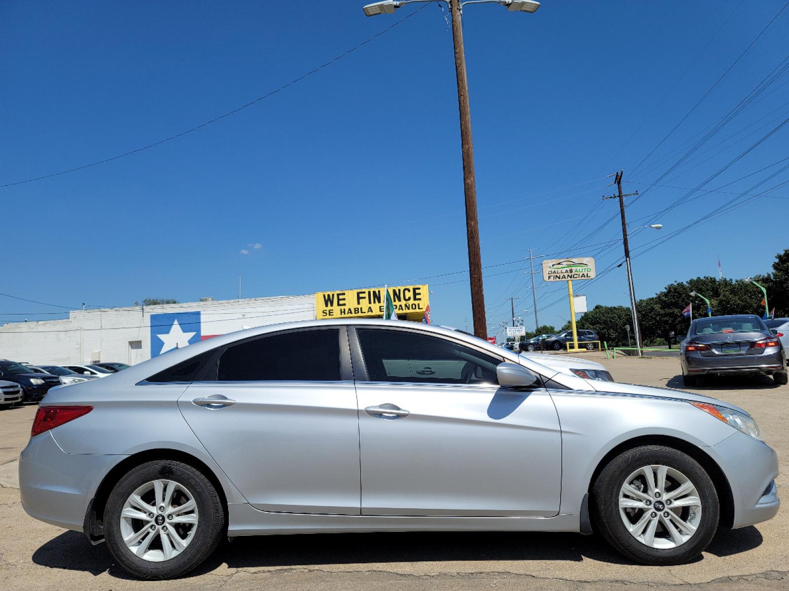 2011 SILVER Hyundai Sonata GLS (5NPEB4ACXBH) with an 2.4L L4 DOHC 16V engine, 5-Speed Automatic transmission, located at 2660 S.Garland Avenue, Garland, TX, 75041, (469) 298-3118, 32.885551, -96.655602 - Welcome to DallasAutos4Less, one of the Premier BUY HERE PAY HERE Dealers in the North Dallas Area. We specialize in financing to people with NO CREDIT or BAD CREDIT. We need proof of income, proof of residence, and a ID. Come buy your new car from us today!!rnrnThis is a Very clean 2011 HYUNDAI SON - Photo #2