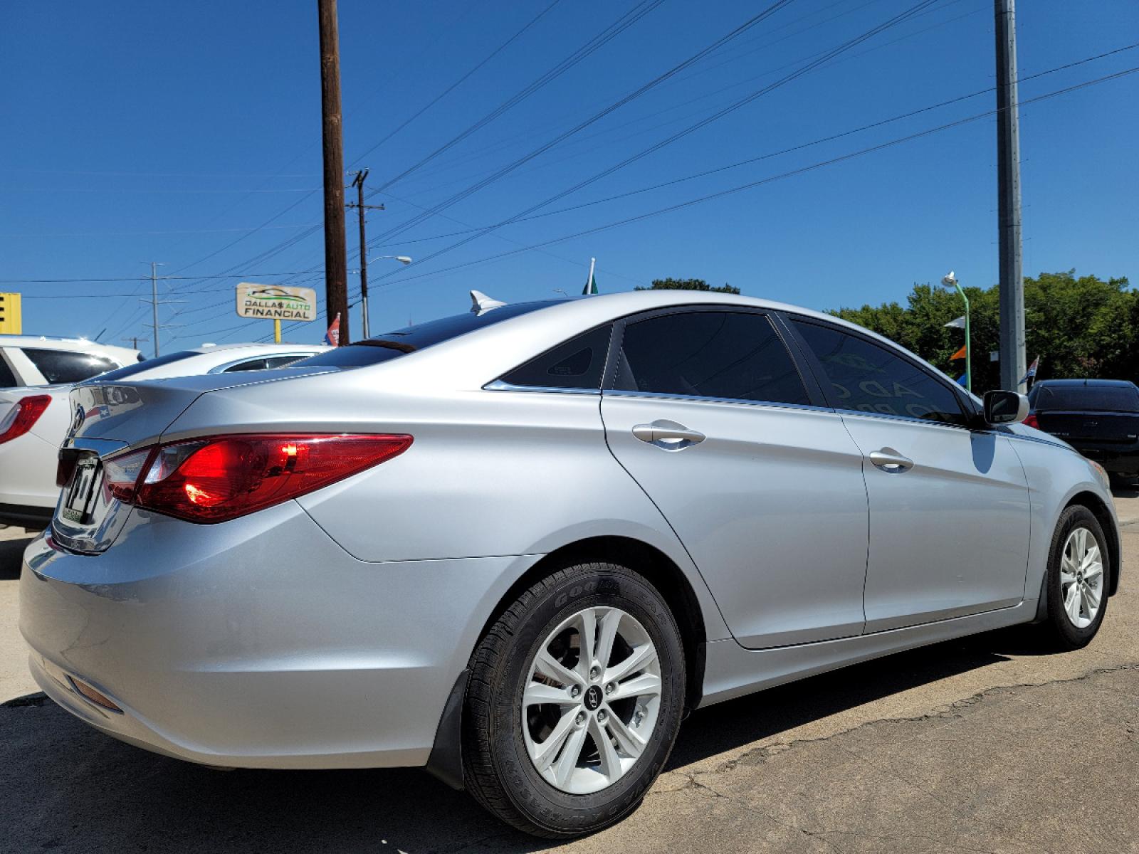 2011 SILVER Hyundai Sonata GLS (5NPEB4ACXBH) with an 2.4L L4 DOHC 16V engine, 5-Speed Automatic transmission, located at 2660 S.Garland Avenue, Garland, TX, 75041, (469) 298-3118, 32.885551, -96.655602 - Welcome to DallasAutos4Less, one of the Premier BUY HERE PAY HERE Dealers in the North Dallas Area. We specialize in financing to people with NO CREDIT or BAD CREDIT. We need proof of income, proof of residence, and a ID. Come buy your new car from us today!!rnrnThis is a Very clean 2011 HYUNDAI SON - Photo #3