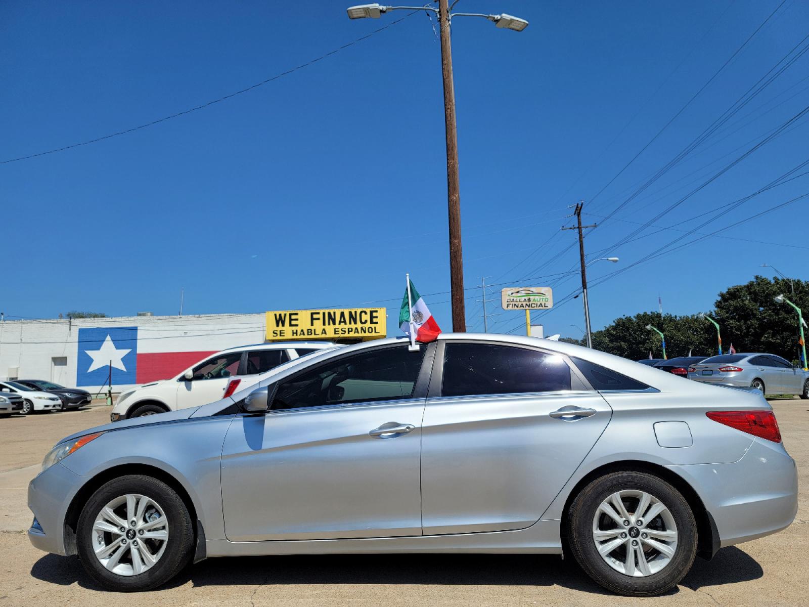 2011 SILVER Hyundai Sonata GLS (5NPEB4ACXBH) with an 2.4L L4 DOHC 16V engine, 5-Speed Automatic transmission, located at 2660 S.Garland Avenue, Garland, TX, 75041, (469) 298-3118, 32.885551, -96.655602 - Welcome to DallasAutos4Less, one of the Premier BUY HERE PAY HERE Dealers in the North Dallas Area. We specialize in financing to people with NO CREDIT or BAD CREDIT. We need proof of income, proof of residence, and a ID. Come buy your new car from us today!!rnrnThis is a Very clean 2011 HYUNDAI SON - Photo #6