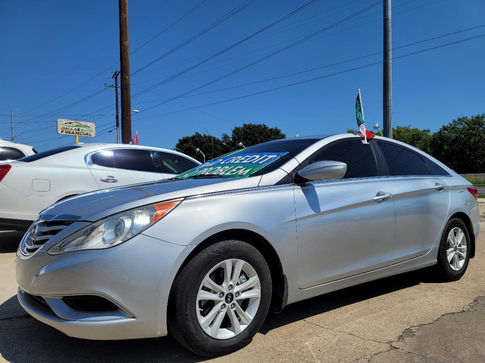 2011 SILVER Hyundai Sonata GLS (5NPEB4ACXBH) with an 2.4L L4 DOHC 16V engine, 5-Speed Automatic transmission, located at 2660 S.Garland Avenue, Garland, TX, 75041, (469) 298-3118, 32.885551, -96.655602 - Welcome to DallasAutos4Less, one of the Premier BUY HERE PAY HERE Dealers in the North Dallas Area. We specialize in financing to people with NO CREDIT or BAD CREDIT. We need proof of income, proof of residence, and a ID. Come buy your new car from us today!!rnrnThis is a Very clean 2011 HYUNDAI SON - Photo #7