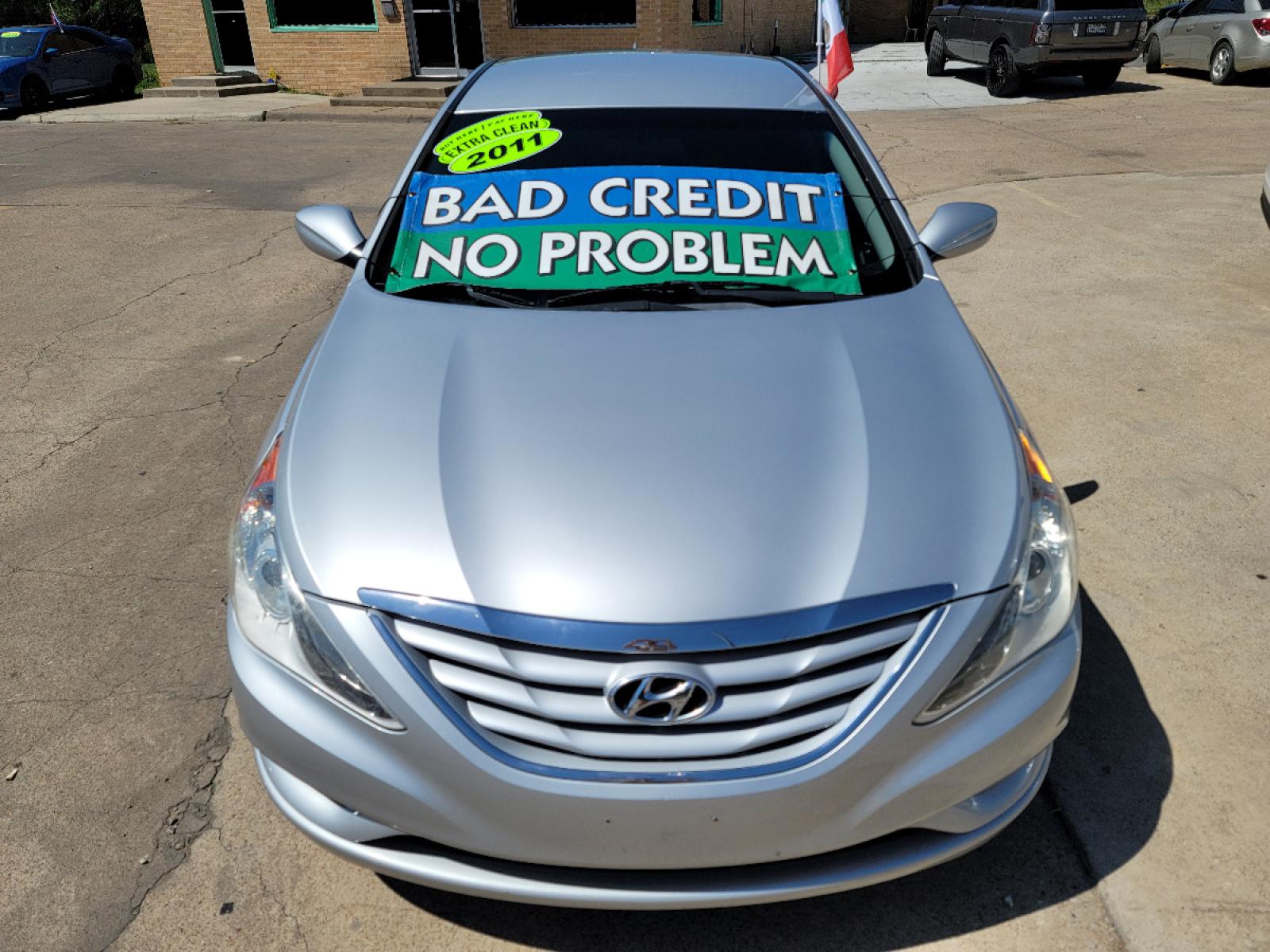 2011 SILVER Hyundai Sonata GLS (5NPEB4ACXBH) with an 2.4L L4 DOHC 16V engine, 5-Speed Automatic transmission, located at 2660 S.Garland Avenue, Garland, TX, 75041, (469) 298-3118, 32.885551, -96.655602 - Welcome to DallasAutos4Less, one of the Premier BUY HERE PAY HERE Dealers in the North Dallas Area. We specialize in financing to people with NO CREDIT or BAD CREDIT. We need proof of income, proof of residence, and a ID. Come buy your new car from us today!!rnrnThis is a Very clean 2011 HYUNDAI SON - Photo #8