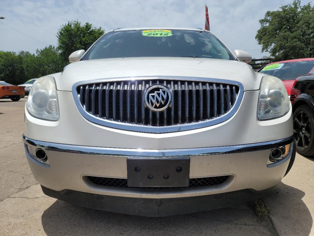 2012 WHITE /BEIGE LEATHER BUICK ENCLAVE LEATHER LEATHER (5GAKRCED7CJ) , AUTO transmission, located at 2660 S.Garland Avenue, Garland, TX, 75041, (469) 298-3118, 32.885551, -96.655602 - This is a SUPER CLEAN 2012 BUICK ENCLAVE LEATHER SUV! BACK UP CAMERA! REAR DVD! HEATED/LEATHER SEATS! BLUETOOTH! BOSE SOUND! 3RD ROW! SUPER NICE! Come in for a test drive today. We are open from 10am-7pm Monday-Saturday.rnrnLet us be your car dealer! Call us with any questions at 469.484-7987, or em - Photo #9
