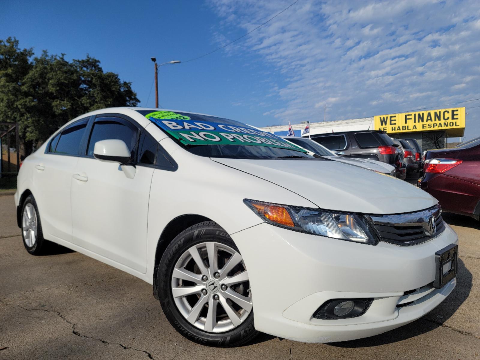 2012 WHITE /BEIGE Honda Civic EX (2HGFB2F87CH) with an 1.8L L4 SOHC 16V engine, 5-Speed Automatic transmission, located at 2660 S.Garland Avenue, Garland, TX, 75041, (469) 298-3118, 32.885551, -96.655602 - Welcome to DallasAutos4Less, one of the Premier BUY HERE PAY HERE Dealers in the North Dallas Area. We specialize in financing to people with NO CREDIT or BAD CREDIT. We need proof of income, proof of residence, and a ID. Come buy your new car from us today!!rnrnThis is a very well cared for 2012 HO - Photo #0