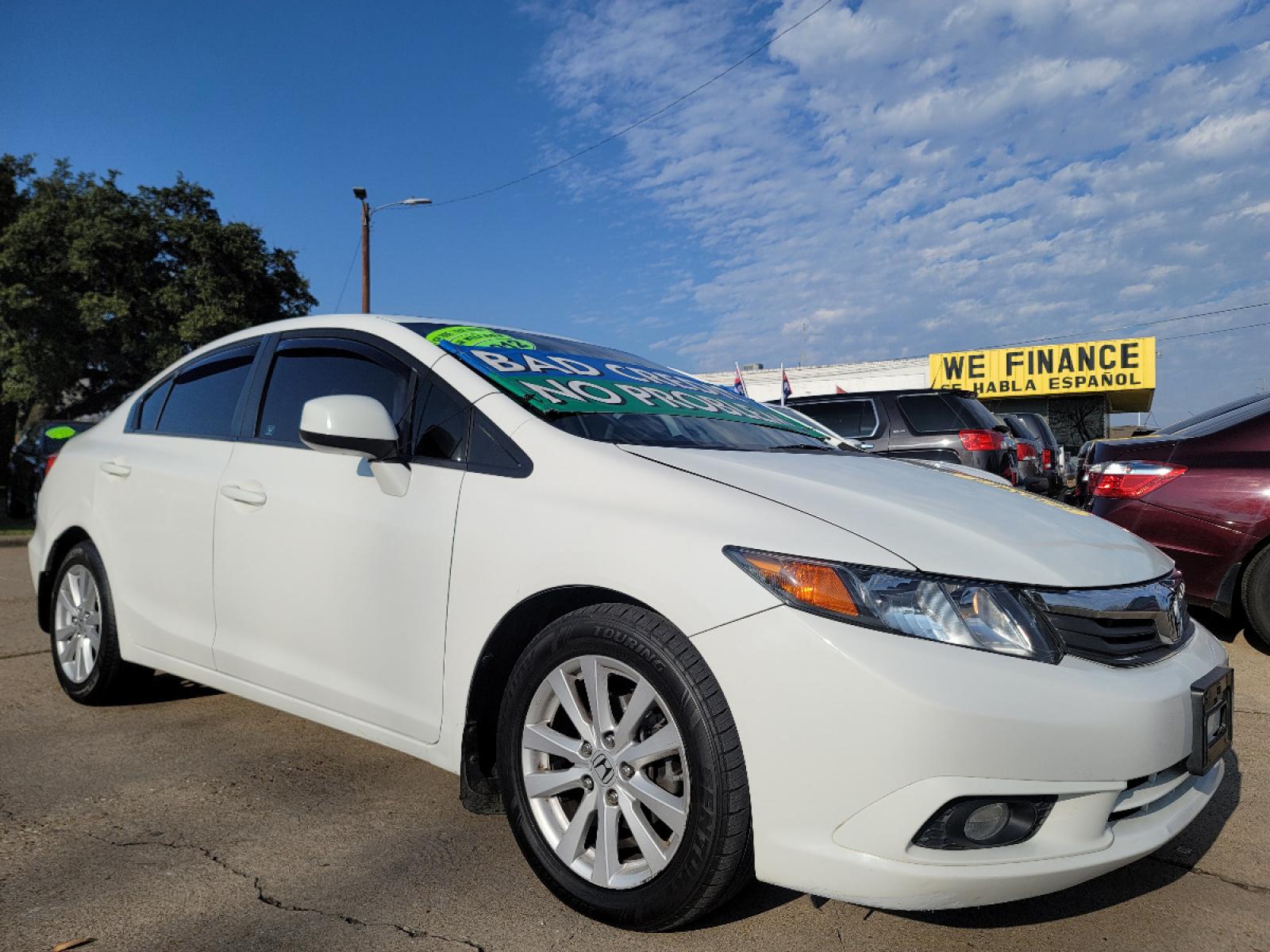 2012 WHITE /BEIGE Honda Civic EX (2HGFB2F87CH) with an 1.8L L4 SOHC 16V engine, 5-Speed Automatic transmission, located at 2660 S.Garland Avenue, Garland, TX, 75041, (469) 298-3118, 32.885551, -96.655602 - Welcome to DallasAutos4Less, one of the Premier BUY HERE PAY HERE Dealers in the North Dallas Area. We specialize in financing to people with NO CREDIT or BAD CREDIT. We need proof of income, proof of residence, and a ID. Come buy your new car from us today!!rnrnThis is a very well cared for 2012 HO - Photo #11