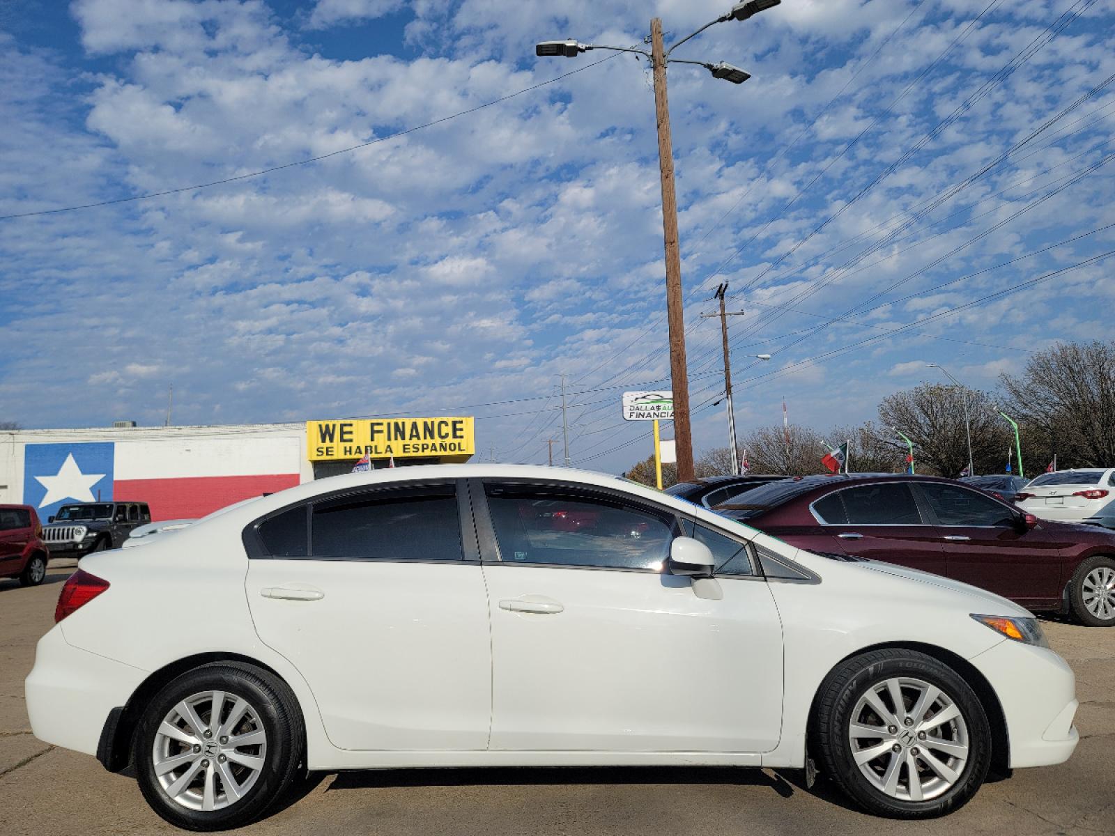 2012 WHITE /BEIGE Honda Civic EX (2HGFB2F87CH) with an 1.8L L4 SOHC 16V engine, 5-Speed Automatic transmission, located at 2660 S.Garland Avenue, Garland, TX, 75041, (469) 298-3118, 32.885551, -96.655602 - Welcome to DallasAutos4Less, one of the Premier BUY HERE PAY HERE Dealers in the North Dallas Area. We specialize in financing to people with NO CREDIT or BAD CREDIT. We need proof of income, proof of residence, and a ID. Come buy your new car from us today!!rnrnThis is a very well cared for 2012 HO - Photo #12