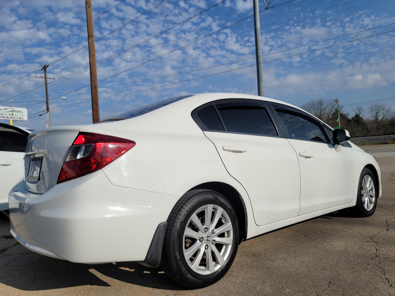 2012 WHITE /BEIGE Honda Civic EX (2HGFB2F87CH) with an 1.8L L4 SOHC 16V engine, 5-Speed Automatic transmission, located at 2660 S.Garland Avenue, Garland, TX, 75041, (469) 298-3118, 32.885551, -96.655602 - Welcome to DallasAutos4Less, one of the Premier BUY HERE PAY HERE Dealers in the North Dallas Area. We specialize in financing to people with NO CREDIT or BAD CREDIT. We need proof of income, proof of residence, and a ID. Come buy your new car from us today!!rnrnThis is a very well cared for 2012 HO - Photo #3