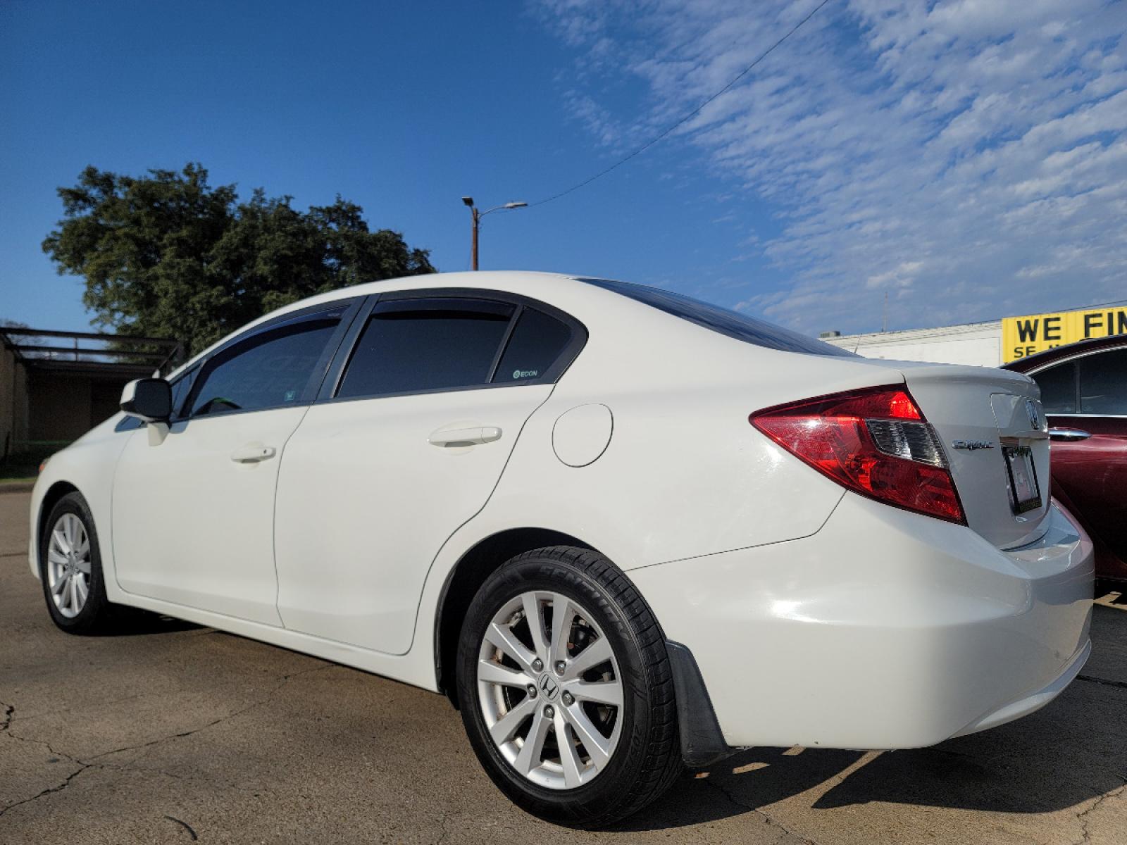 2012 WHITE /BEIGE Honda Civic EX (2HGFB2F87CH) with an 1.8L L4 SOHC 16V engine, 5-Speed Automatic transmission, located at 2660 S.Garland Avenue, Garland, TX, 75041, (469) 298-3118, 32.885551, -96.655602 - Welcome to DallasAutos4Less, one of the Premier BUY HERE PAY HERE Dealers in the North Dallas Area. We specialize in financing to people with NO CREDIT or BAD CREDIT. We need proof of income, proof of residence, and a ID. Come buy your new car from us today!!rnrnThis is a very well cared for 2012 HO - Photo #15