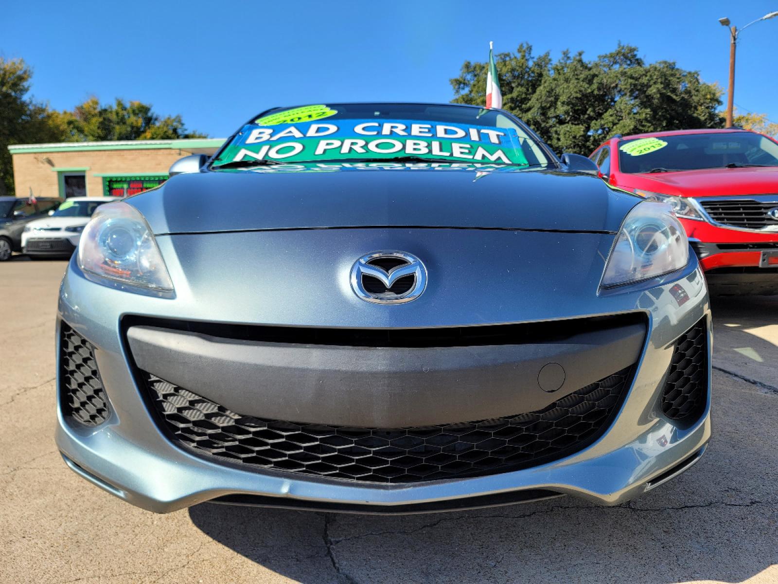 2012 GRAY /BLACK Mazda MAZDA3 I Touring 5-Door (JM1BL1L70C1) with an 2.0L L4 DOHC 16V engine, AUTO transmission, located at 2660 S.Garland Avenue, Garland, TX, 75041, (469) 298-3118, 32.885551, -96.655602 - Welcome to DallasAutos4Less, one of the Premier BUY HERE PAY HERE Dealers in the North Dallas Area. We specialize in financing to people with NO CREDIT or BAD CREDIT. We need proof of income, proof of residence, and a ID. Come buy your new car from us today!!rnrnThis is a very clean 2012 MAZDA MAZDA - Photo #9