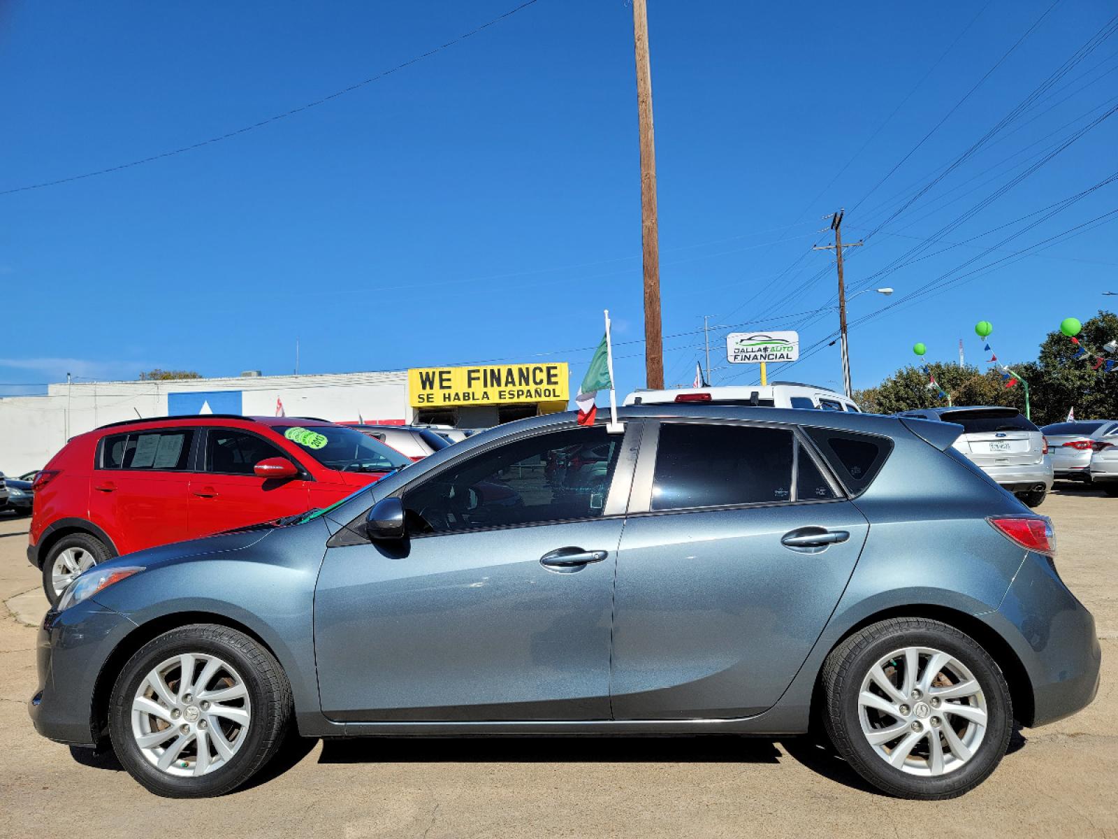 2012 GRAY /BLACK Mazda MAZDA3 I Touring 5-Door (JM1BL1L70C1) with an 2.0L L4 DOHC 16V engine, AUTO transmission, located at 2660 S.Garland Avenue, Garland, TX, 75041, (469) 298-3118, 32.885551, -96.655602 - Welcome to DallasAutos4Less, one of the Premier BUY HERE PAY HERE Dealers in the North Dallas Area. We specialize in financing to people with NO CREDIT or BAD CREDIT. We need proof of income, proof of residence, and a ID. Come buy your new car from us today!!rnrnThis is a very clean 2012 MAZDA MAZDA - Photo #6
