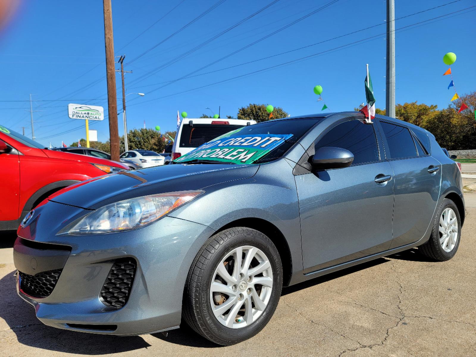 2012 GRAY /BLACK Mazda MAZDA3 I Touring 5-Door (JM1BL1L70C1) with an 2.0L L4 DOHC 16V engine, AUTO transmission, located at 2660 S.Garland Avenue, Garland, TX, 75041, (469) 298-3118, 32.885551, -96.655602 - Welcome to DallasAutos4Less, one of the Premier BUY HERE PAY HERE Dealers in the North Dallas Area. We specialize in financing to people with NO CREDIT or BAD CREDIT. We need proof of income, proof of residence, and a ID. Come buy your new car from us today!!rnrnThis is a very clean 2012 MAZDA MAZDA - Photo #7
