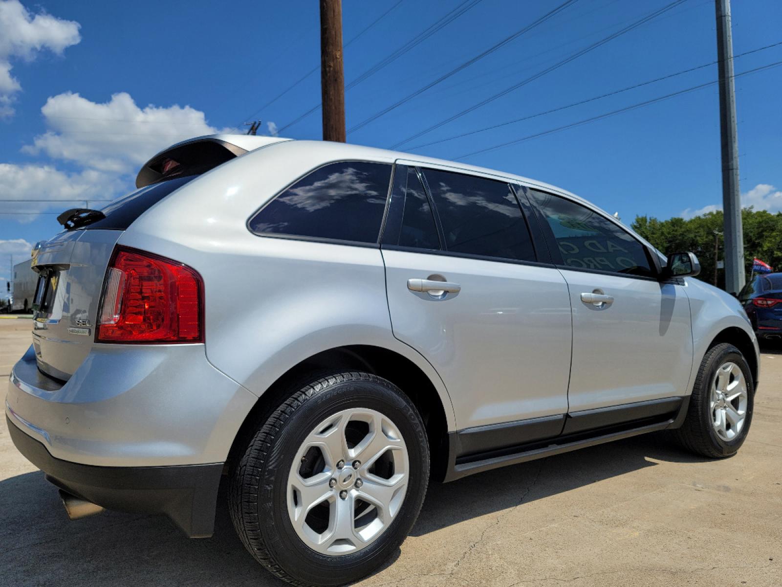 2013 SILVER /BLACK Ford Edge SEL (2FMDK3J91DB) with an 2.0L L4 DOHC 16V engine, 6-Speed Automatic transmission, located at 2660 S.Garland Avenue, Garland, TX, 75041, (469) 298-3118, 32.885551, -96.655602 - Welcome to DallasAutos4Less, one of the Premier BUY HERE PAY HERE Dealers in the North Dallas Area. We specialize in financing to people with NO CREDIT or BAD CREDIT. We need proof of income, proof of residence, and a ID. Come buy your new car from us today!!rnrnThis is a very well cared for 2013 FO - Photo #3