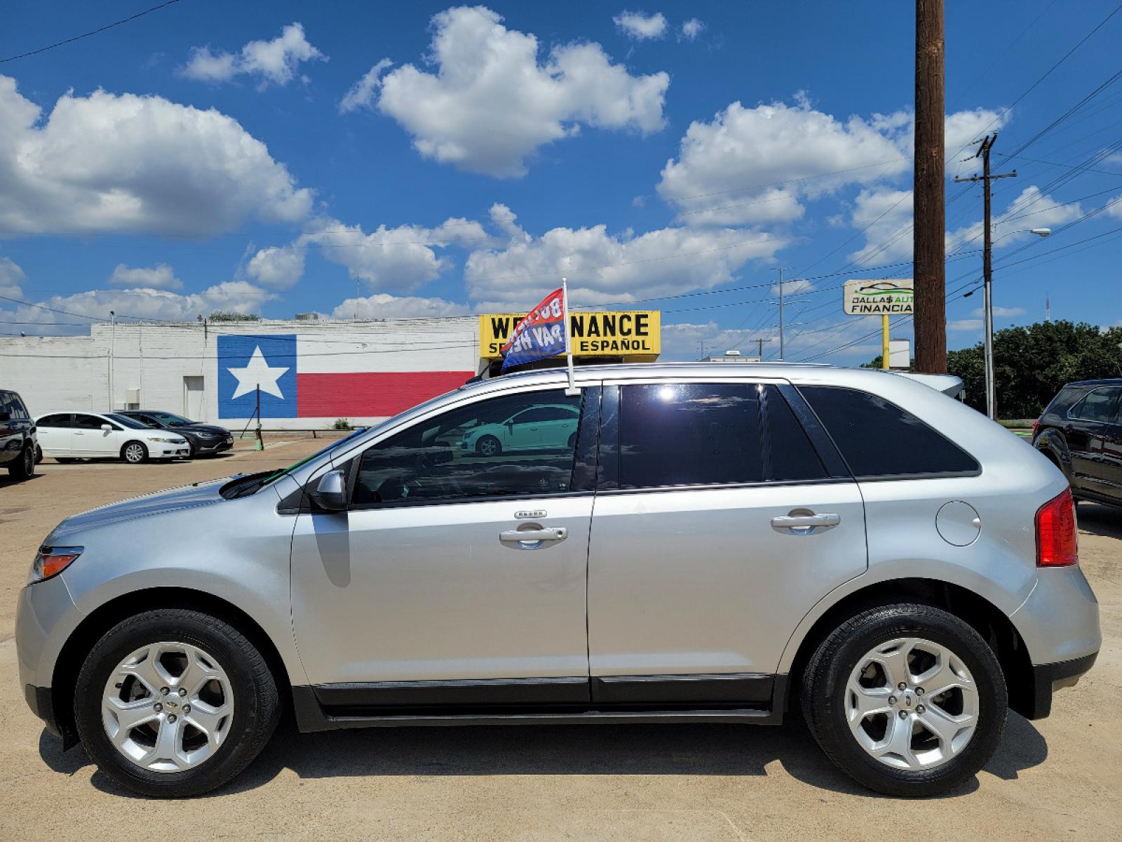 2013 SILVER /BLACK Ford Edge SEL (2FMDK3J91DB) with an 2.0L L4 DOHC 16V engine, 6-Speed Automatic transmission, located at 2660 S.Garland Avenue, Garland, TX, 75041, (469) 298-3118, 32.885551, -96.655602 - Welcome to DallasAutos4Less, one of the Premier BUY HERE PAY HERE Dealers in the North Dallas Area. We specialize in financing to people with NO CREDIT or BAD CREDIT. We need proof of income, proof of residence, and a ID. Come buy your new car from us today!!rnrnThis is a very well cared for 2013 FO - Photo #6
