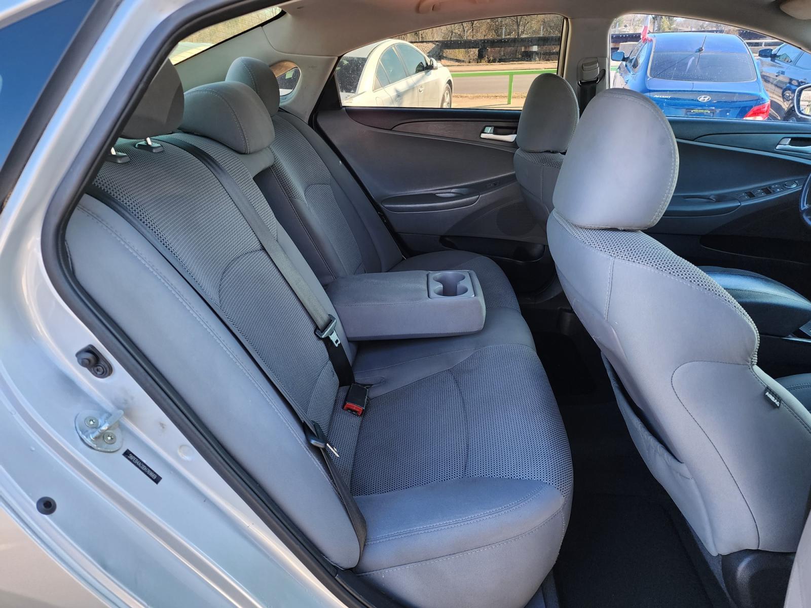 2013 SILVER /GRAY HYUNDAI SONATA GLS GLS (5NPEB4AC0DH) , AUTO transmission, located at 2660 S.Garland Avenue, Garland, TX, 75041, (469) 298-3118, 32.885551, -96.655602 - CASH$$$$$$$$$ CAR!!rnrnThis is a very well cared for 2013 HYUNDAI SONATA GLS! Super Clean! SAT RADIO! Come in for a test drive today. We are open from 10am-7pm Monday-Saturday.rnrnCall us with any questions at 469.707.9259, or email us at DallasAutos4Less@gmail.com. - Photo #15