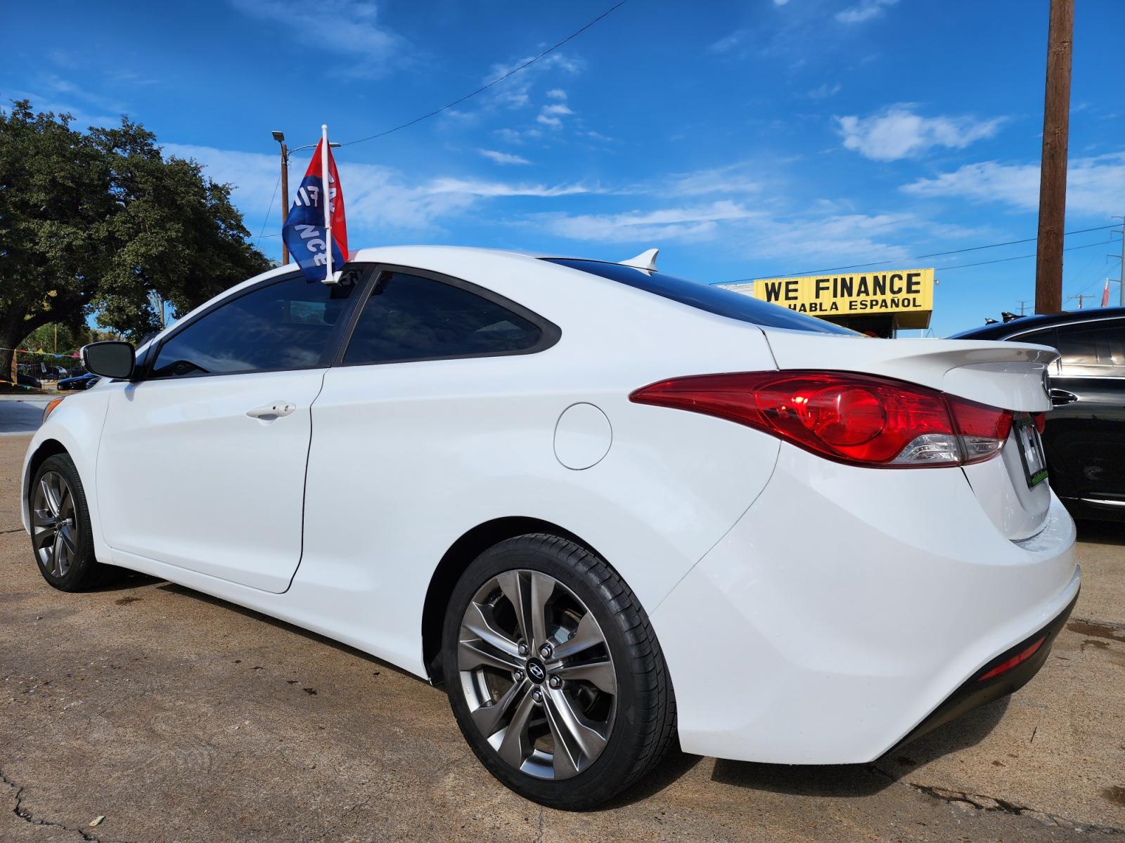 2013 WHITE Hyundai Elantra GS (KMHDH6AEXDU) with an 1.8L L4 DOHC 16V engine, 6-Speed Automatic transmission, located at 2660 S.Garland Avenue, Garland, TX, 75041, (469) 298-3118, 32.885551, -96.655602 - Photo #5
