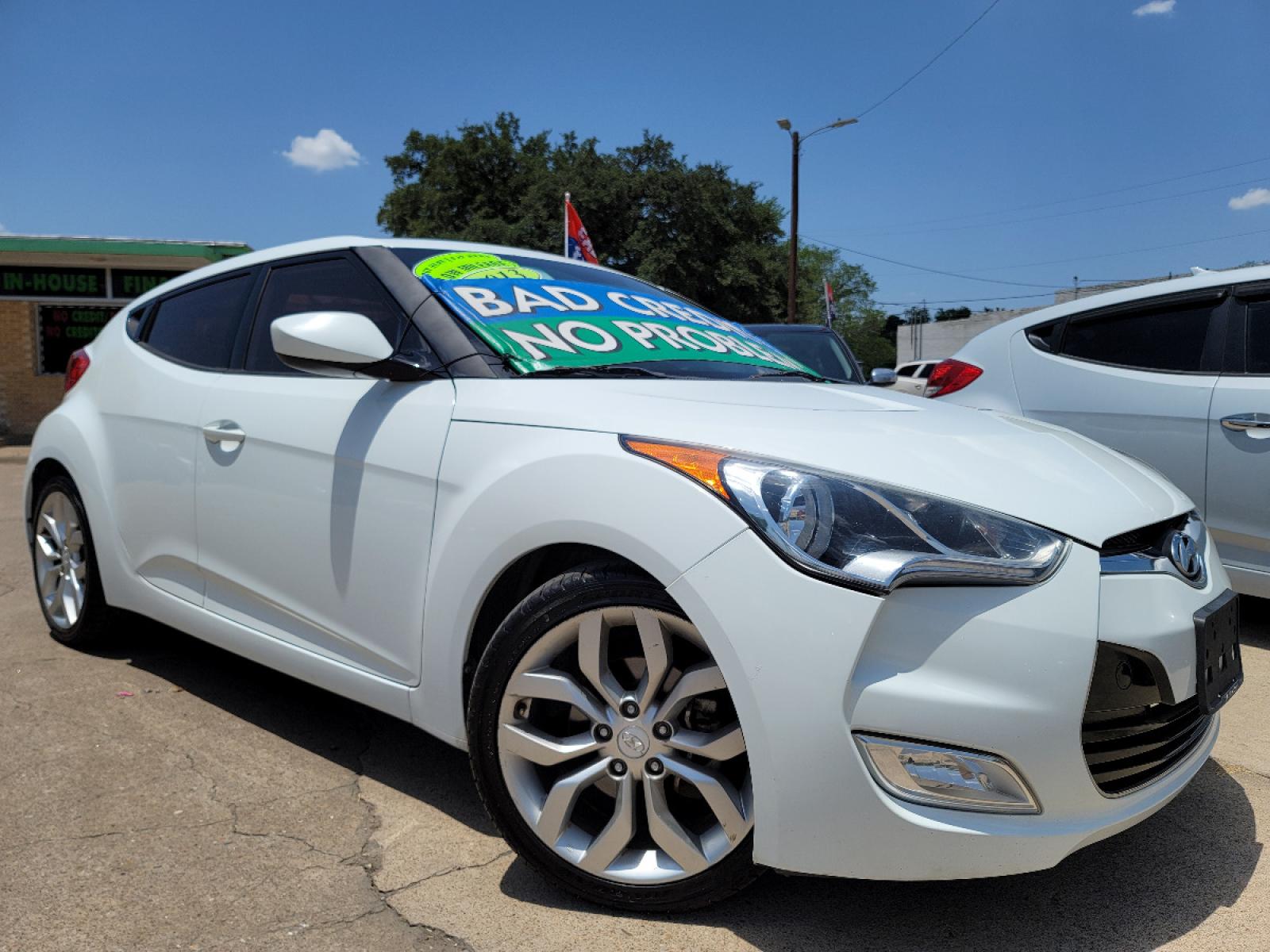 2013 WHITE /BLACK Hyundai Veloster (KMHTC6AD1DU) with an 1.6L L4 DOHC 16V engine, AUTO transmission, located at 2660 S.Garland Avenue, Garland, TX, 75041, (469) 298-3118, 32.885551, -96.655602 - Welcome to DallasAutos4Less, one of the Premier BUY HERE PAY HERE Dealers in the North Dallas Area. We specialize in financing to people with NO CREDIT or BAD CREDIT. We need proof of income, proof of residence, and a ID. Come buy your new car from us today!!rnrnThis is a very clean 2013 HYUNDAI VEL - Photo #0