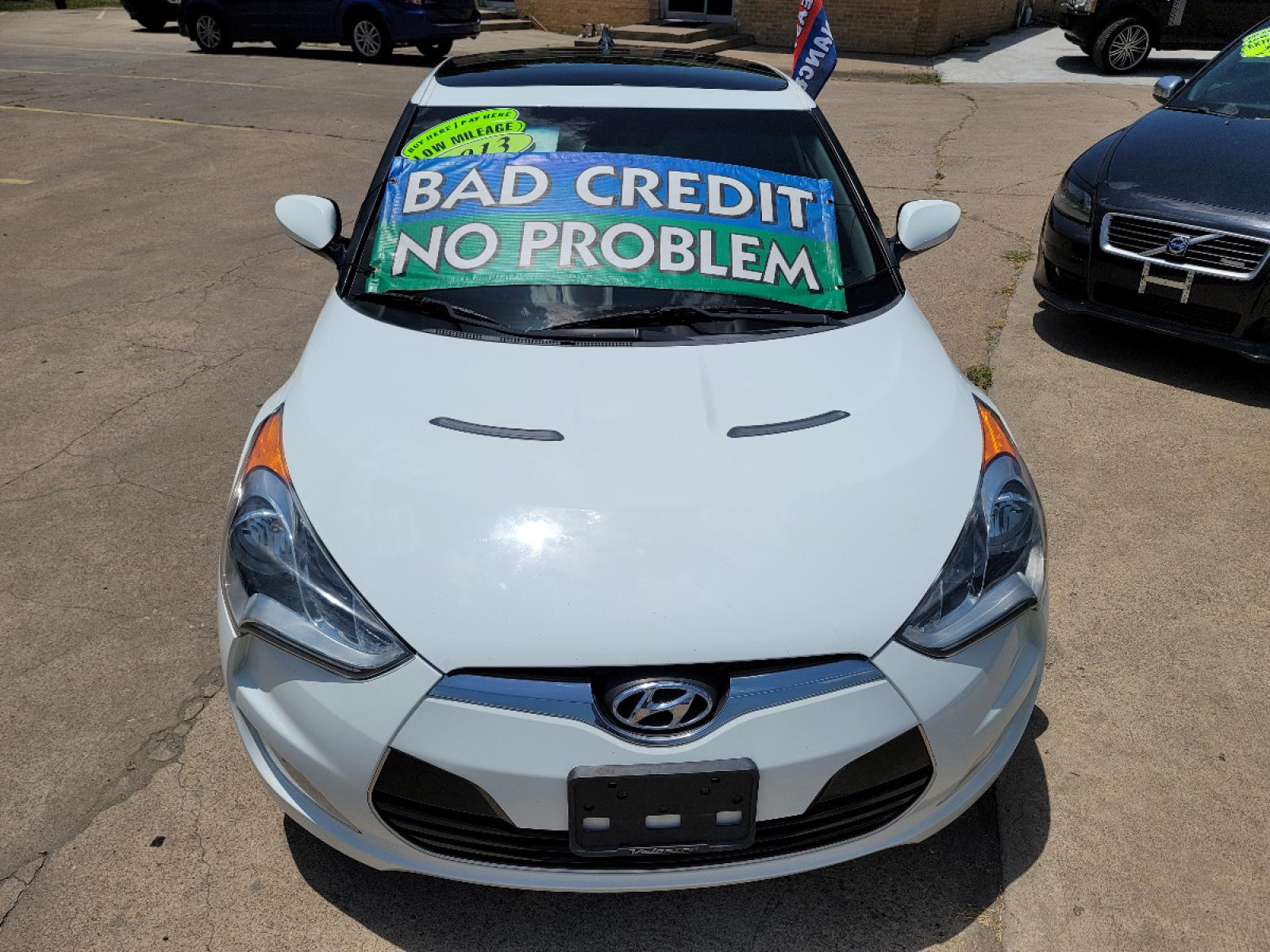 2013 WHITE /BLACK Hyundai Veloster (KMHTC6AD1DU) with an 1.6L L4 DOHC 16V engine, AUTO transmission, located at 2660 S.Garland Avenue, Garland, TX, 75041, (469) 298-3118, 32.885551, -96.655602 - Welcome to DallasAutos4Less, one of the Premier BUY HERE PAY HERE Dealers in the North Dallas Area. We specialize in financing to people with NO CREDIT or BAD CREDIT. We need proof of income, proof of residence, and a ID. Come buy your new car from us today!!rnrnThis is a very clean 2013 HYUNDAI VEL - Photo #9
