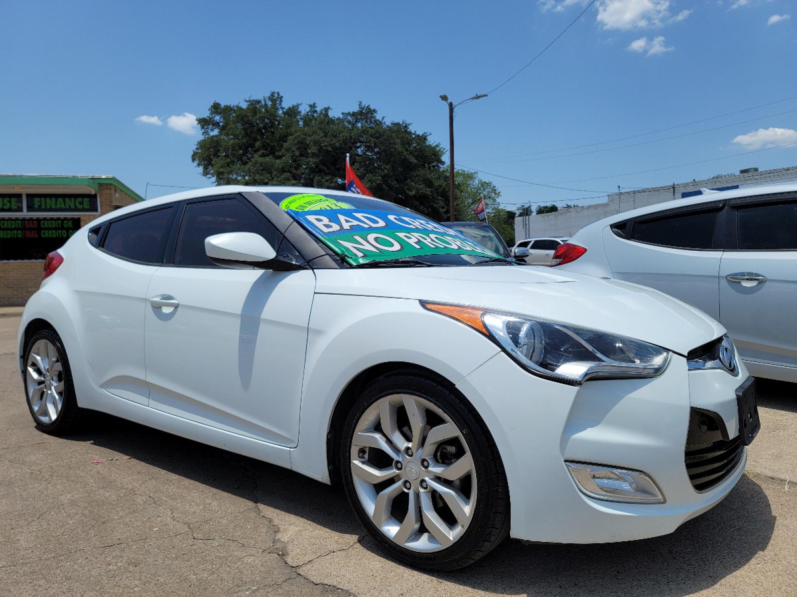 2013 WHITE /BLACK Hyundai Veloster (KMHTC6AD1DU) with an 1.6L L4 DOHC 16V engine, AUTO transmission, located at 2660 S.Garland Avenue, Garland, TX, 75041, (469) 298-3118, 32.885551, -96.655602 - Welcome to DallasAutos4Less, one of the Premier BUY HERE PAY HERE Dealers in the North Dallas Area. We specialize in financing to people with NO CREDIT or BAD CREDIT. We need proof of income, proof of residence, and a ID. Come buy your new car from us today!!rnrnThis is a very clean 2013 HYUNDAI VEL - Photo #1