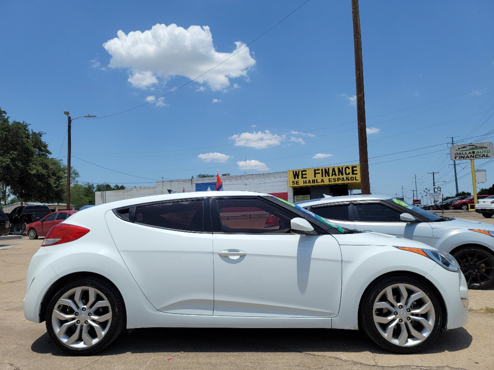 2013 WHITE /BLACK Hyundai Veloster (KMHTC6AD1DU) with an 1.6L L4 DOHC 16V engine, AUTO transmission, located at 2660 S.Garland Avenue, Garland, TX, 75041, (469) 298-3118, 32.885551, -96.655602 - Welcome to DallasAutos4Less, one of the Premier BUY HERE PAY HERE Dealers in the North Dallas Area. We specialize in financing to people with NO CREDIT or BAD CREDIT. We need proof of income, proof of residence, and a ID. Come buy your new car from us today!!rnrnThis is a very clean 2013 HYUNDAI VEL - Photo #2