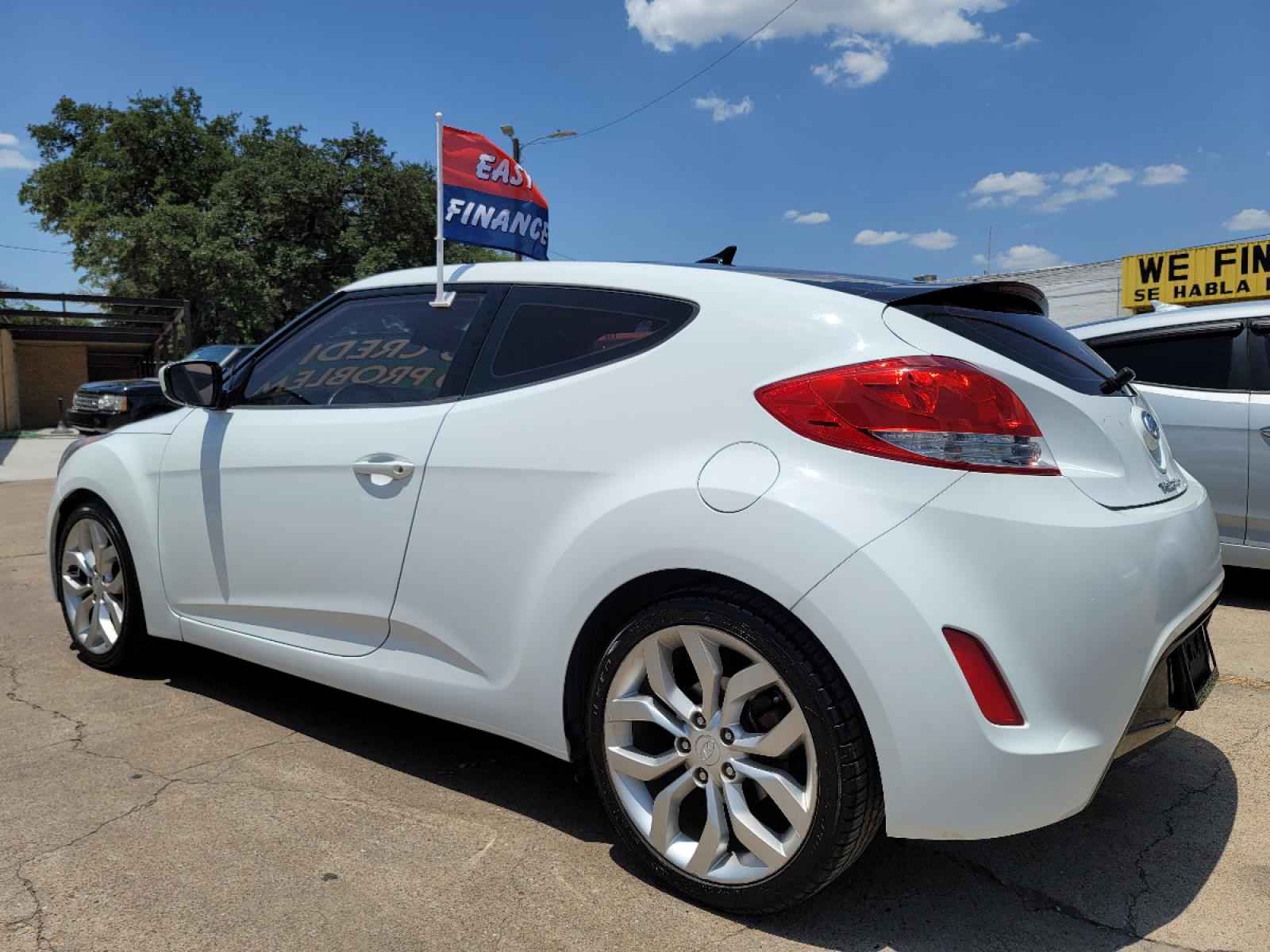 2013 WHITE /BLACK Hyundai Veloster (KMHTC6AD1DU) with an 1.6L L4 DOHC 16V engine, AUTO transmission, located at 2660 S.Garland Avenue, Garland, TX, 75041, (469) 298-3118, 32.885551, -96.655602 - Welcome to DallasAutos4Less, one of the Premier BUY HERE PAY HERE Dealers in the North Dallas Area. We specialize in financing to people with NO CREDIT or BAD CREDIT. We need proof of income, proof of residence, and a ID. Come buy your new car from us today!!rnrnThis is a very clean 2013 HYUNDAI VEL - Photo #6