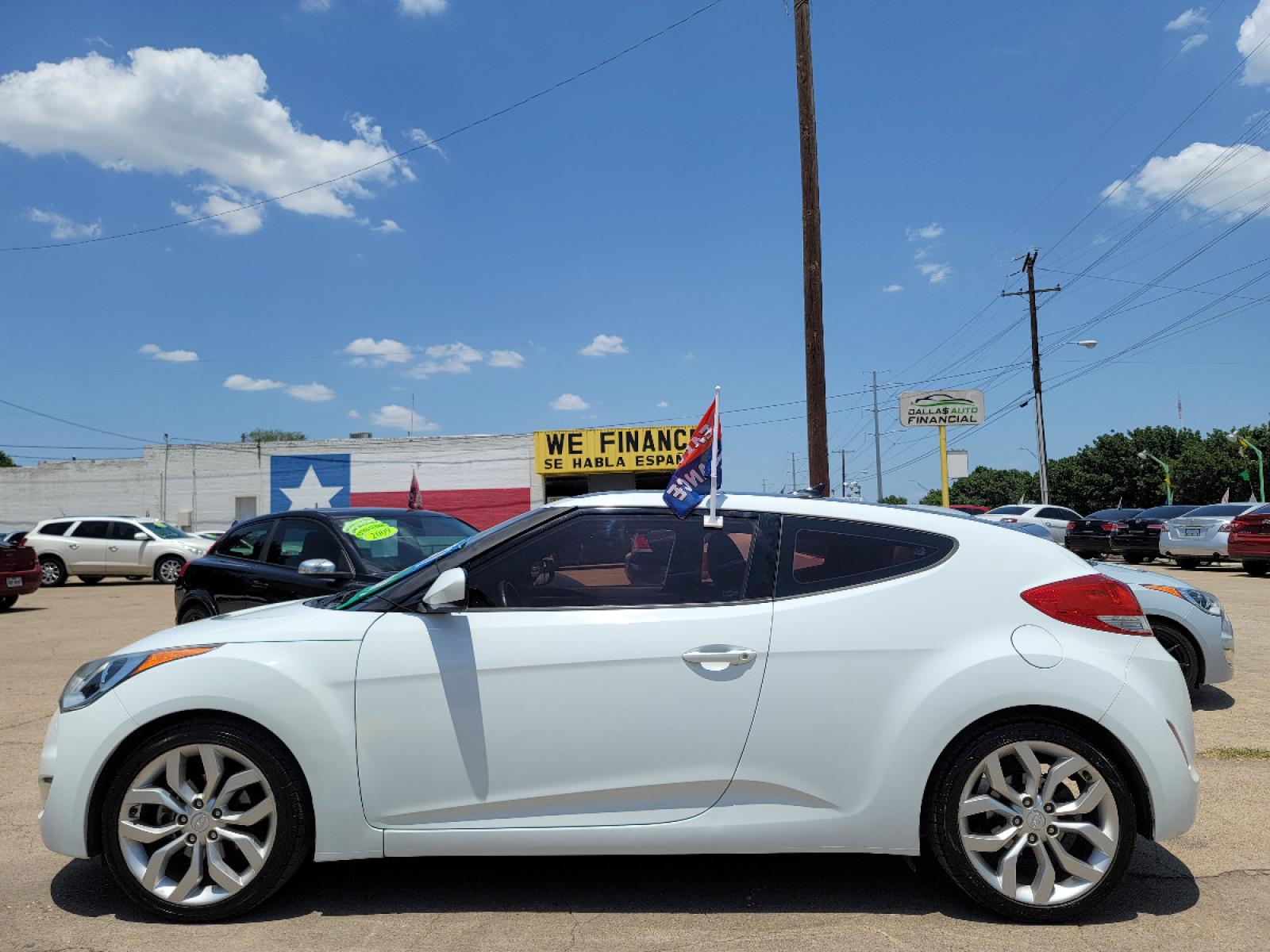 2013 WHITE /BLACK Hyundai Veloster (KMHTC6AD1DU) with an 1.6L L4 DOHC 16V engine, AUTO transmission, located at 2660 S.Garland Avenue, Garland, TX, 75041, (469) 298-3118, 32.885551, -96.655602 - Welcome to DallasAutos4Less, one of the Premier BUY HERE PAY HERE Dealers in the North Dallas Area. We specialize in financing to people with NO CREDIT or BAD CREDIT. We need proof of income, proof of residence, and a ID. Come buy your new car from us today!!rnrnThis is a very clean 2013 HYUNDAI VEL - Photo #7
