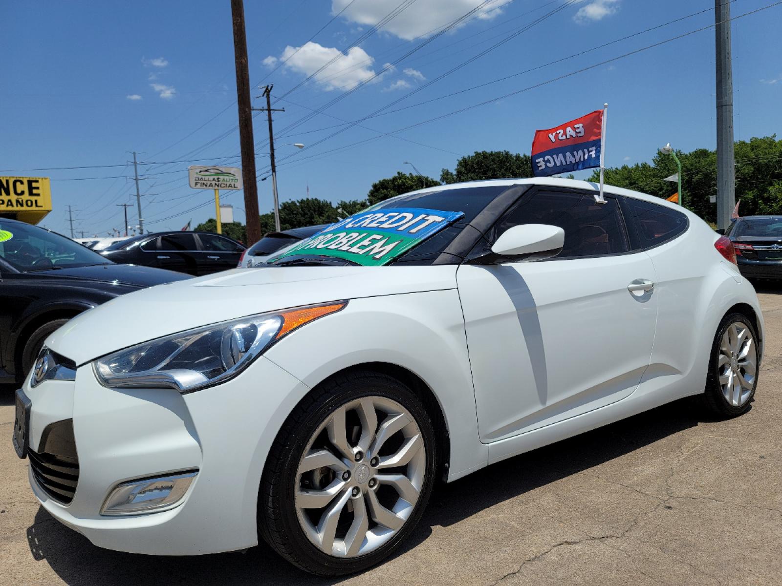 2013 WHITE /BLACK Hyundai Veloster (KMHTC6AD1DU) with an 1.6L L4 DOHC 16V engine, AUTO transmission, located at 2660 S.Garland Avenue, Garland, TX, 75041, (469) 298-3118, 32.885551, -96.655602 - Welcome to DallasAutos4Less, one of the Premier BUY HERE PAY HERE Dealers in the North Dallas Area. We specialize in financing to people with NO CREDIT or BAD CREDIT. We need proof of income, proof of residence, and a ID. Come buy your new car from us today!!rnrnThis is a very clean 2013 HYUNDAI VEL - Photo #8