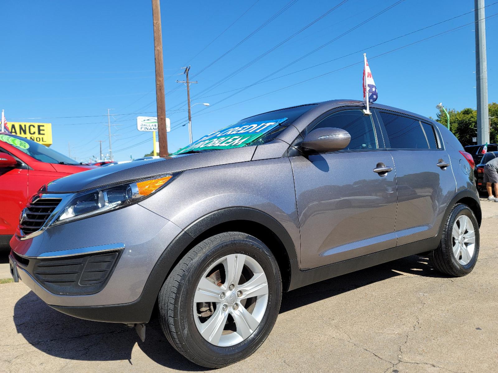 2013 GRAY /BLACK Kia Sportage LX (KNDPB3A28D7) with an 2.4L V6 DOHC 24V engine, 6-Speed Automatic transmission, located at 2660 S.Garland Avenue, Garland, TX, 75041, (469) 298-3118, 32.885551, -96.655602 - Welcome to DallasAutos4Less, one of the Premier BUY HERE PAY HERE Dealers in the North Dallas Area. We specialize in financing to people with NO CREDIT or BAD CREDIT. We need proof of income, proof of residence, and a ID. Come buy your new car from us today!!rnrnThis is a SUPER CLEAN 2013 KIA SPORTA - Photo #8