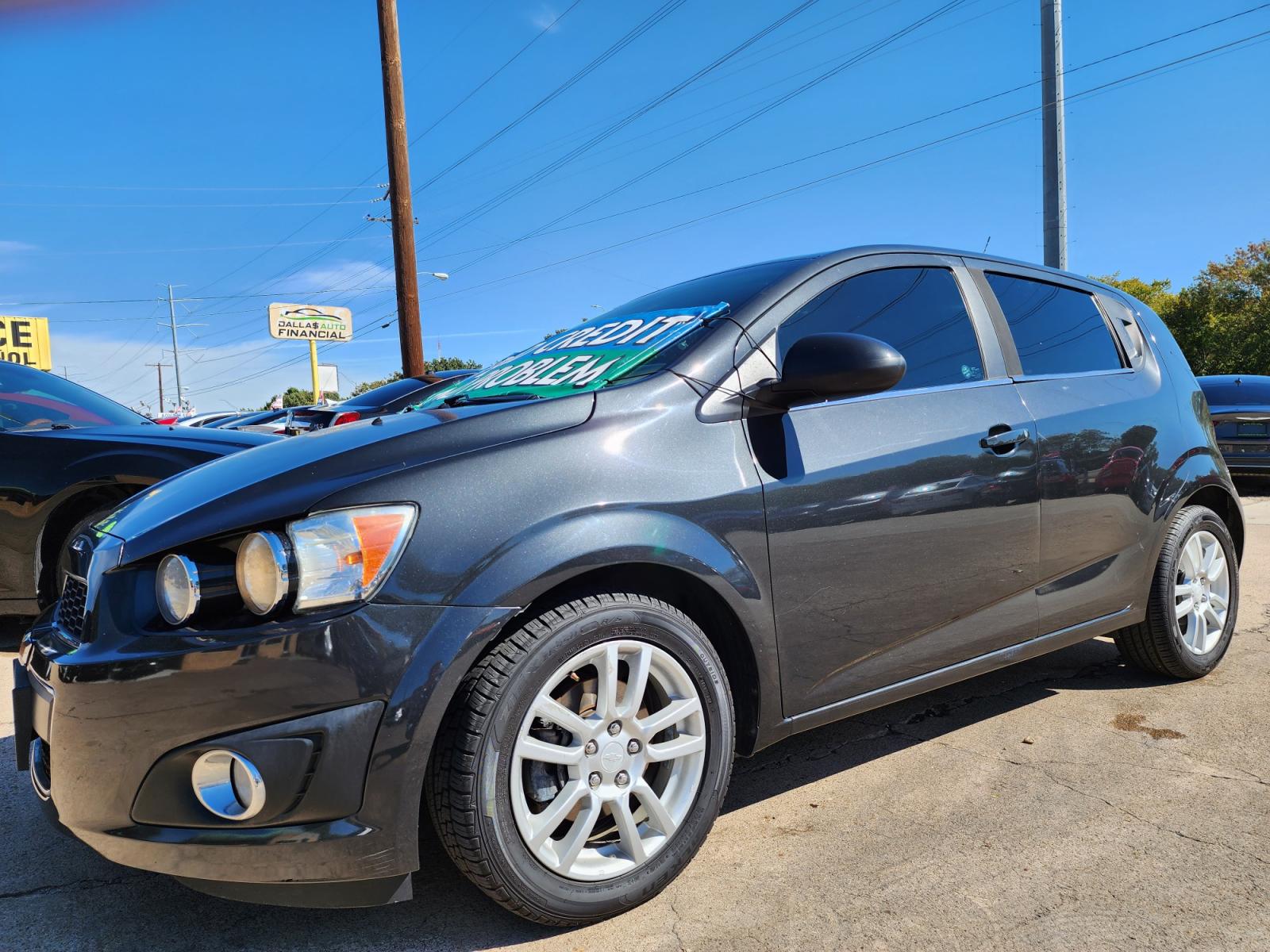 2014 GRAY Chevrolet Sonic LT (1G1JC6SH5E4) with an 1.8L L4 DOHC 24V engine, 6-Speed Automatic transmission, located at 2660 S.Garland Avenue, Garland, TX, 75041, (469) 298-3118, 32.885551, -96.655602 - Welcome to DallasAutos4Less, one of the Premier BUY HERE PAY HERE Dealers in the North Dallas Area. We specialize in financing to people with NO CREDIT or BAD CREDIT. We need proof of income, proof of residence, and a ID. Come buy your new car from us today!!rnrnThis is a very well cared for 2014 CH - Photo #7