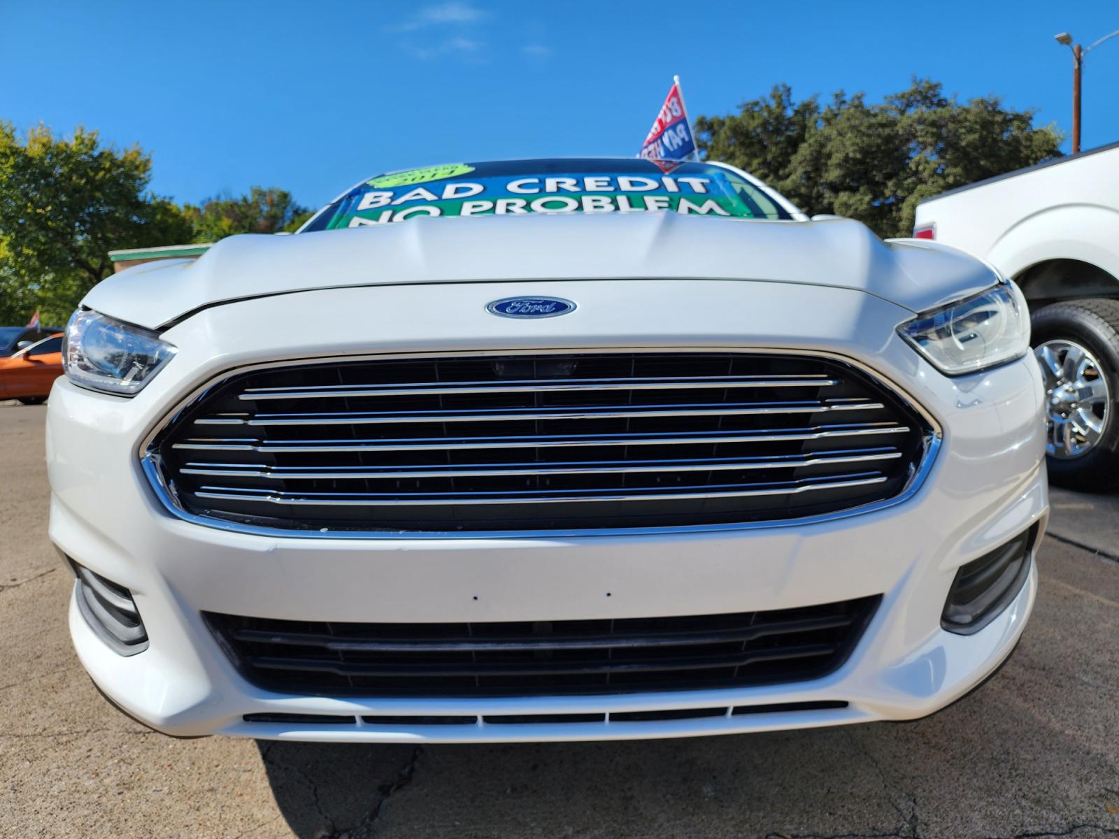 2014 WHITE Ford Fusion SE (3FA6P0HD5ER) with an 1.5L L4 DOHC 16V engine, AUTO transmission, located at 2660 S.Garland Avenue, Garland, TX, 75041, (469) 298-3118, 32.885551, -96.655602 - Welcome to DallasAutos4Less, one of the Premier BUY HERE PAY HERE Dealers in the North Dallas Area. We specialize in financing to people with NO CREDIT or BAD CREDIT. We need proof of income, proof of residence, and a ID. Come buy your new car from us today!!rnrnThis is a Super Clean 2014 FORD FUSIO - Photo #9