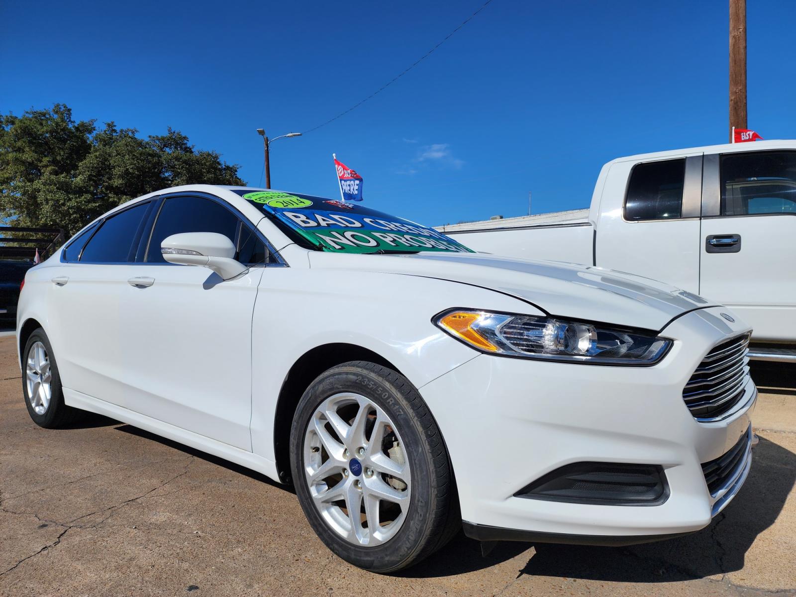 2014 WHITE Ford Fusion SE (3FA6P0HD5ER) with an 1.5L L4 DOHC 16V engine, AUTO transmission, located at 2660 S.Garland Avenue, Garland, TX, 75041, (469) 298-3118, 32.885551, -96.655602 - Welcome to DallasAutos4Less, one of the Premier BUY HERE PAY HERE Dealers in the North Dallas Area. We specialize in financing to people with NO CREDIT or BAD CREDIT. We need proof of income, proof of residence, and a ID. Come buy your new car from us today!!rnrnThis is a Super Clean 2014 FORD FUSIO - Photo #1
