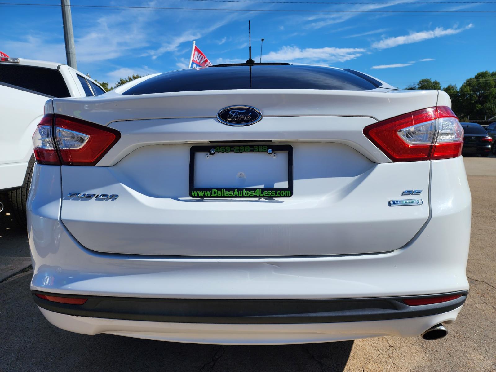 2014 WHITE Ford Fusion SE (3FA6P0HD5ER) with an 1.5L L4 DOHC 16V engine, AUTO transmission, located at 2660 S.Garland Avenue, Garland, TX, 75041, (469) 298-3118, 32.885551, -96.655602 - Welcome to DallasAutos4Less, one of the Premier BUY HERE PAY HERE Dealers in the North Dallas Area. We specialize in financing to people with NO CREDIT or BAD CREDIT. We need proof of income, proof of residence, and a ID. Come buy your new car from us today!!rnrnThis is a Super Clean 2014 FORD FUSIO - Photo #4