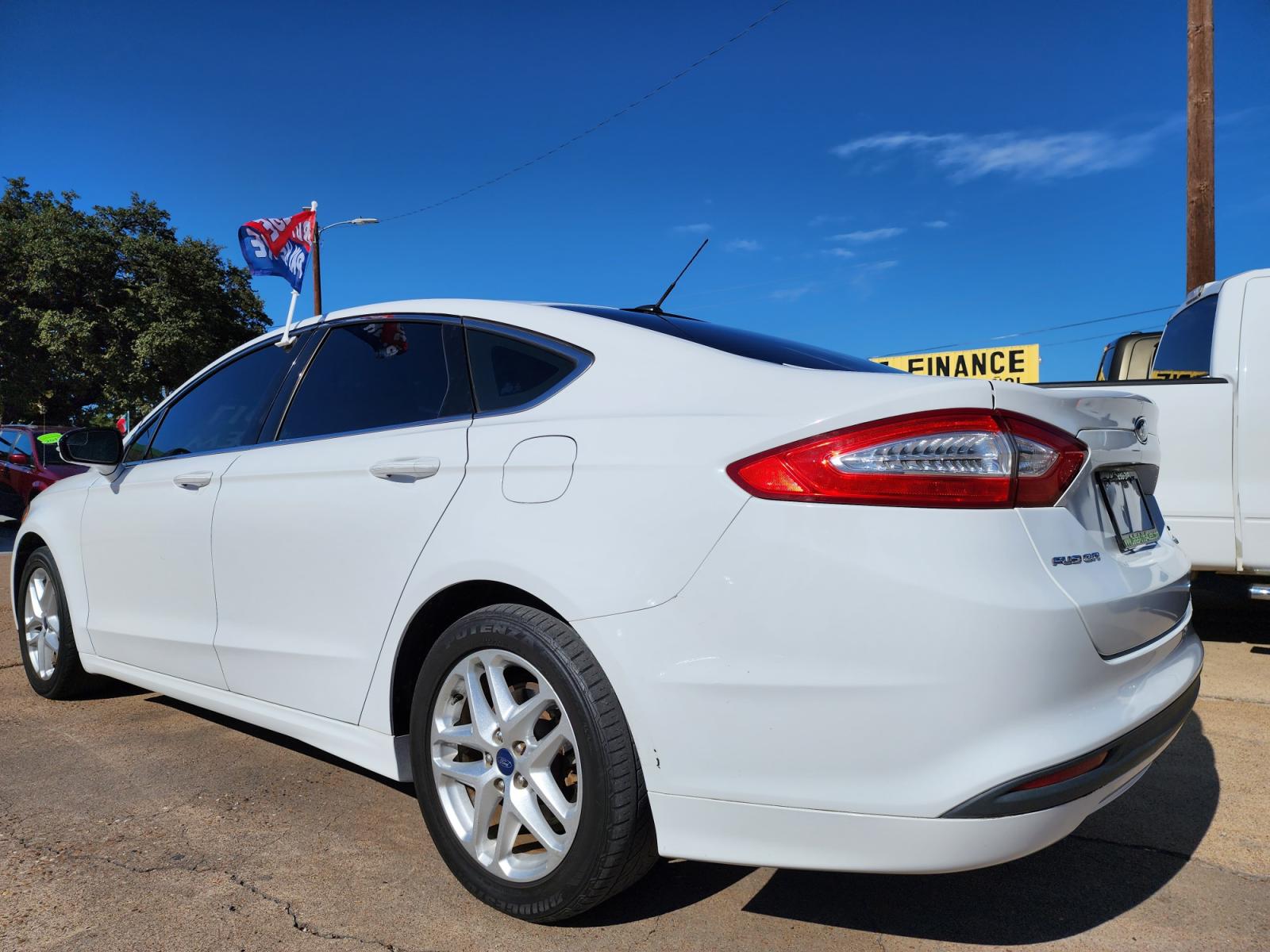 2014 WHITE Ford Fusion SE (3FA6P0HD5ER) with an 1.5L L4 DOHC 16V engine, AUTO transmission, located at 2660 S.Garland Avenue, Garland, TX, 75041, (469) 298-3118, 32.885551, -96.655602 - Welcome to DallasAutos4Less, one of the Premier BUY HERE PAY HERE Dealers in the North Dallas Area. We specialize in financing to people with NO CREDIT or BAD CREDIT. We need proof of income, proof of residence, and a ID. Come buy your new car from us today!!rnrnThis is a Super Clean 2014 FORD FUSIO - Photo #5