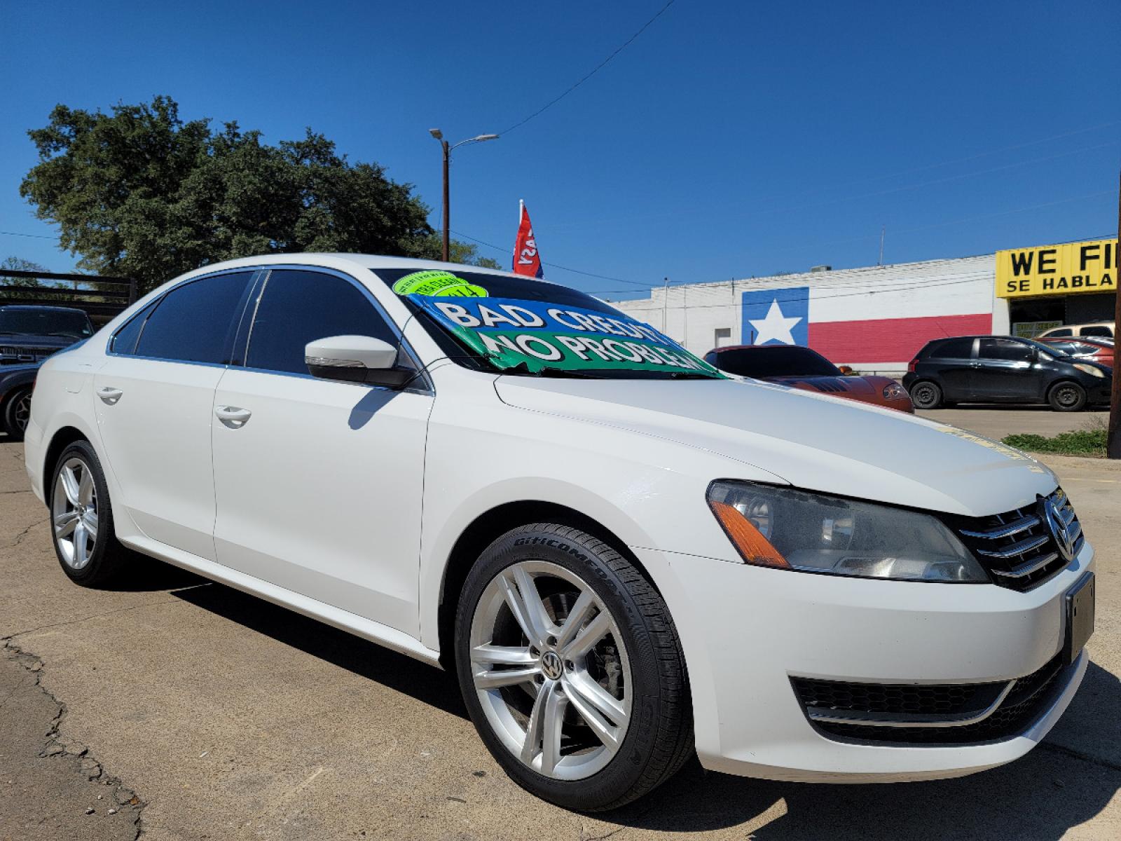 2014 WHITE Volkswagen Passat 2.0L TDI SE (1VWBN7A30EC) with an 2.0L L4 DOHC 16V TURBO DIESEL engine, AUTO transmission, located at 2660 S.Garland Avenue, Garland, TX, 75041, (469) 298-3118, 32.885551, -96.655602 - Welcome to DallasAutos4Less, one of the Premier BUY HERE PAY HERE Dealers in the North Dallas Area. We specialize in financing to people with NO CREDIT or BAD CREDIT. We need proof of income, proof of residence, and a ID. Come buy your new car from us today!!rnrnThis is a SUPER CLEAN 2014 VOLKSWAGEN - Photo #1