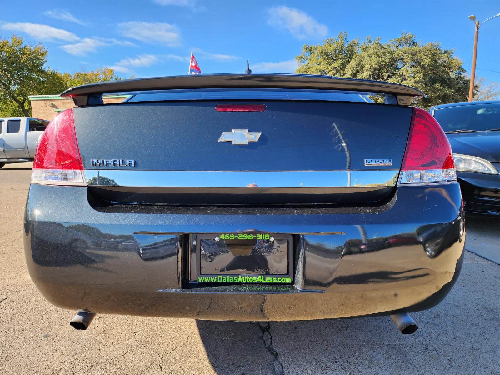 2015 GRAY /BLACK CHEVROLET IMPALA LIMITED LT LIMITED LT (2G1WB5E39F1) , AUTO transmission, located at 2660 S.Garland Avenue, Garland, TX, 75041, (469) 298-3118, 32.885551, -96.655602 - Welcome to DallasAutos4Less, one of the Premier BUY HERE PAY HERE Dealers in the North Dallas Area. We specialize in financing to people with NO CREDIT or BAD CREDIT. We need proof of income, proof of residence, and a ID. Come buy your new car from us today!!rnrnThis is a very clean 2015 CHEVY IMPAL - Photo #4