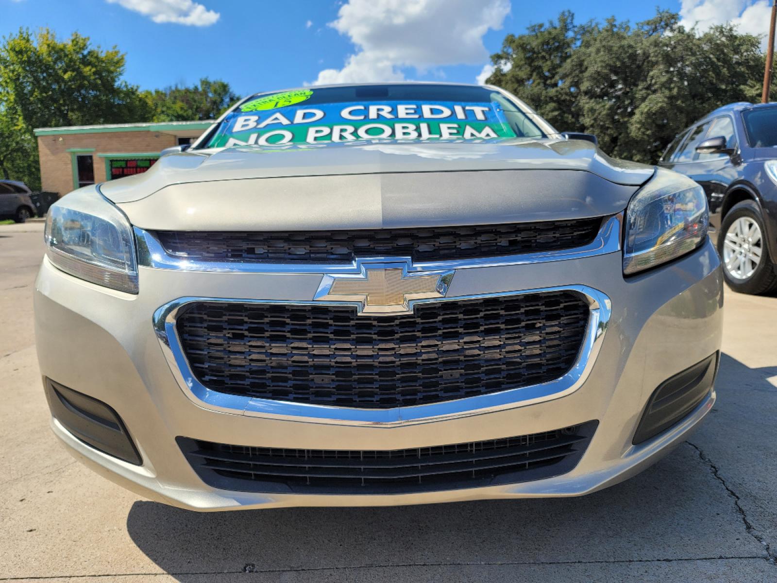 2015 GOLD Chevrolet Malibu LS (1G11B5SL2FF) with an 2.5L L4 DOHC 16V engine, 6-Speed Automatic transmission, located at 2660 S.Garland Avenue, Garland, TX, 75041, (469) 298-3118, 32.885551, -96.655602 - Welcome to DallasAutos4Less, one of the Premier BUY HERE PAY HERE Dealers in the North Dallas Area. We specialize in financing to people with NO CREDIT or BAD CREDIT. We need proof of income, proof of residence, and a ID. Come buy your new car from us today!!rnrnThis is a very well cared for 2015 CH - Photo #8