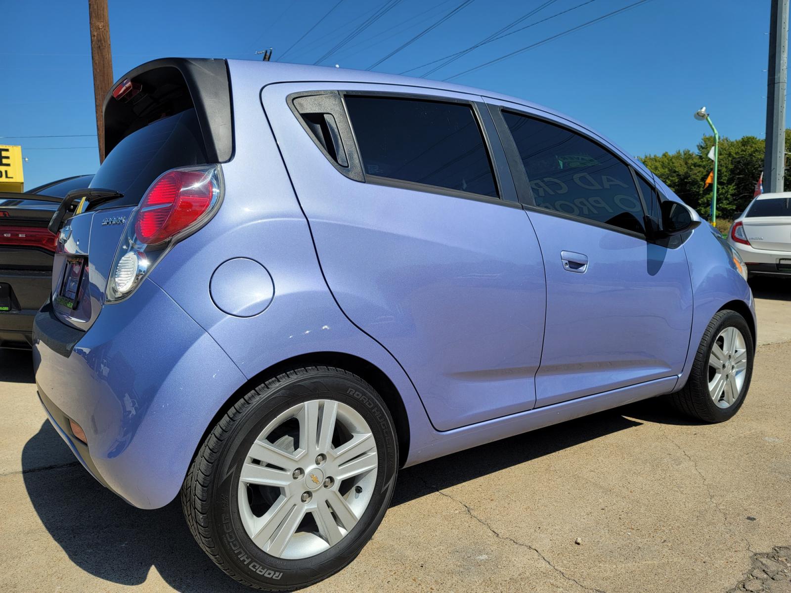 2015 BLUE /BLACK Chevrolet Spark LS (KL8CB6S93FC) with an 1.2L L4 16V DOHC engine, Continuously Variable Transmission transmission, located at 2660 S.Garland Avenue, Garland, TX, 75041, (469) 298-3118, 32.885551, -96.655602 - Welcome to DallasAutos4Less, one of the Premier BUY HERE PAY HERE Dealers in the North Dallas Area. We specialize in financing to people with NO CREDIT or BAD CREDIT. We need proof of income, proof of residence, and a ID. Come buy your new car from us today!!rnrnThis is a very well cared for 2015 CH - Photo #3
