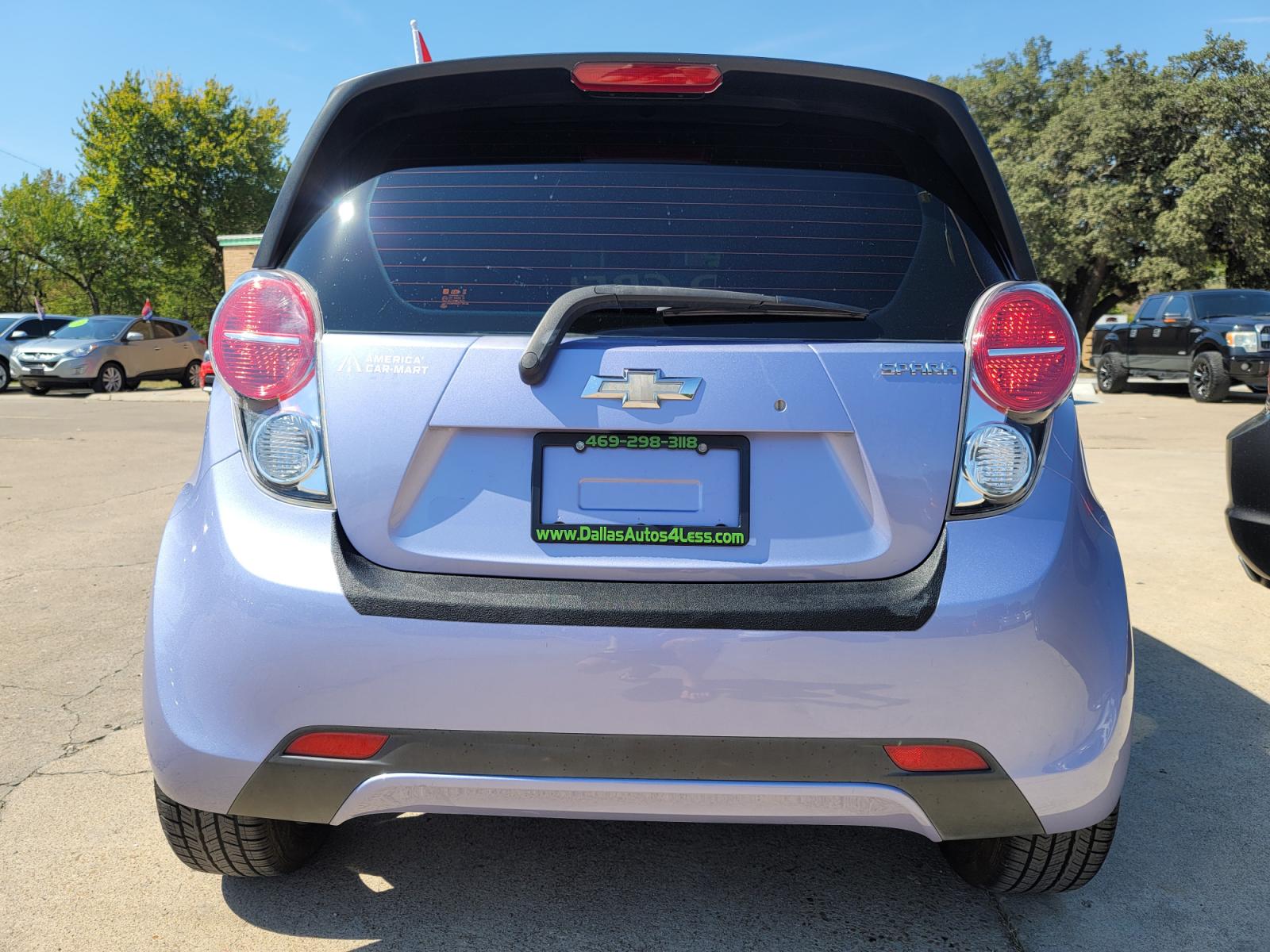 2015 BLUE /BLACK Chevrolet Spark LS (KL8CB6S93FC) with an 1.2L L4 16V DOHC engine, Continuously Variable Transmission transmission, located at 2660 S.Garland Avenue, Garland, TX, 75041, (469) 298-3118, 32.885551, -96.655602 - Welcome to DallasAutos4Less, one of the Premier BUY HERE PAY HERE Dealers in the North Dallas Area. We specialize in financing to people with NO CREDIT or BAD CREDIT. We need proof of income, proof of residence, and a ID. Come buy your new car from us today!!rnrnThis is a very well cared for 2015 CH - Photo #4