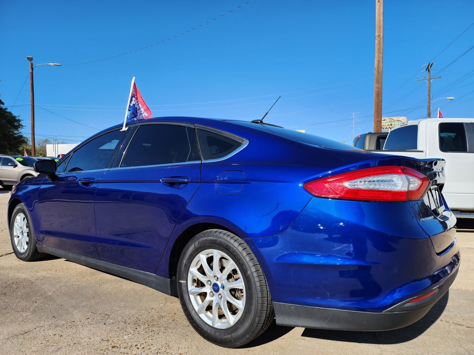 2015 BLUE /BLACK Ford Fusion S (3FA6P0G79FR) with an 2.5L L4 DOHC 16V engine, AUTO transmission, located at 2660 S.Garland Avenue, Garland, TX, 75041, (469) 298-3118, 32.885551, -96.655602 - Welcome to DallasAutos4Less, one of the Premier BUY HERE PAY HERE Dealers in the North Dallas Area. We specialize in financing to people with NO CREDIT or BAD CREDIT. We need proof of income, proof of residence, and a ID. Come buy your new car from us today!!rnrnThis is a Super Clean 2015 FORD FUSIO - Photo #6