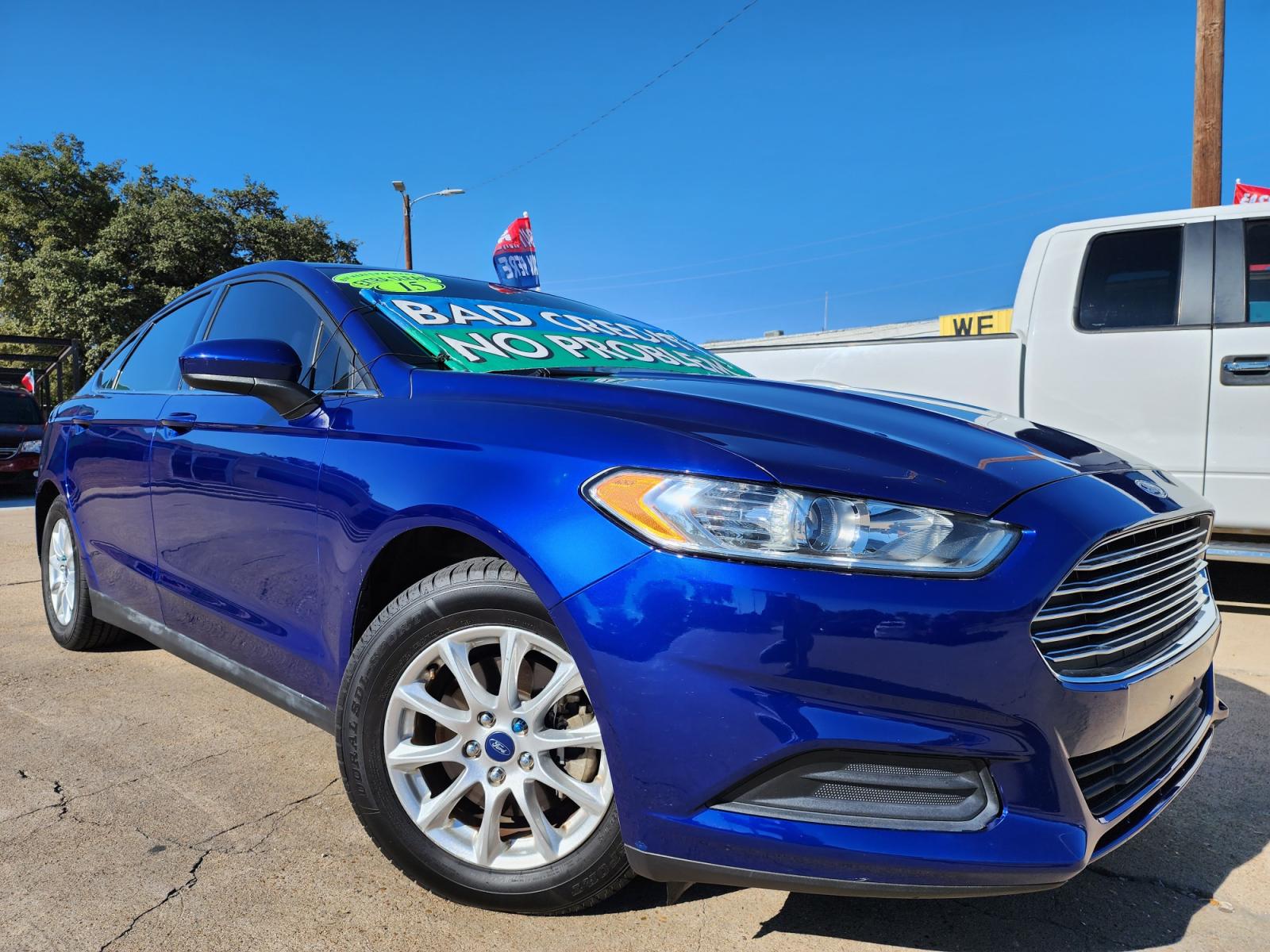 2015 BLUE /BLACK Ford Fusion S (3FA6P0G79FR) with an 2.5L L4 DOHC 16V engine, AUTO transmission, located at 2660 S.Garland Avenue, Garland, TX, 75041, (469) 298-3118, 32.885551, -96.655602 - Welcome to DallasAutos4Less, one of the Premier BUY HERE PAY HERE Dealers in the North Dallas Area. We specialize in financing to people with NO CREDIT or BAD CREDIT. We need proof of income, proof of residence, and a ID. Come buy your new car from us today!!rnrnThis is a Super Clean 2015 FORD FUSIO - Photo #0
