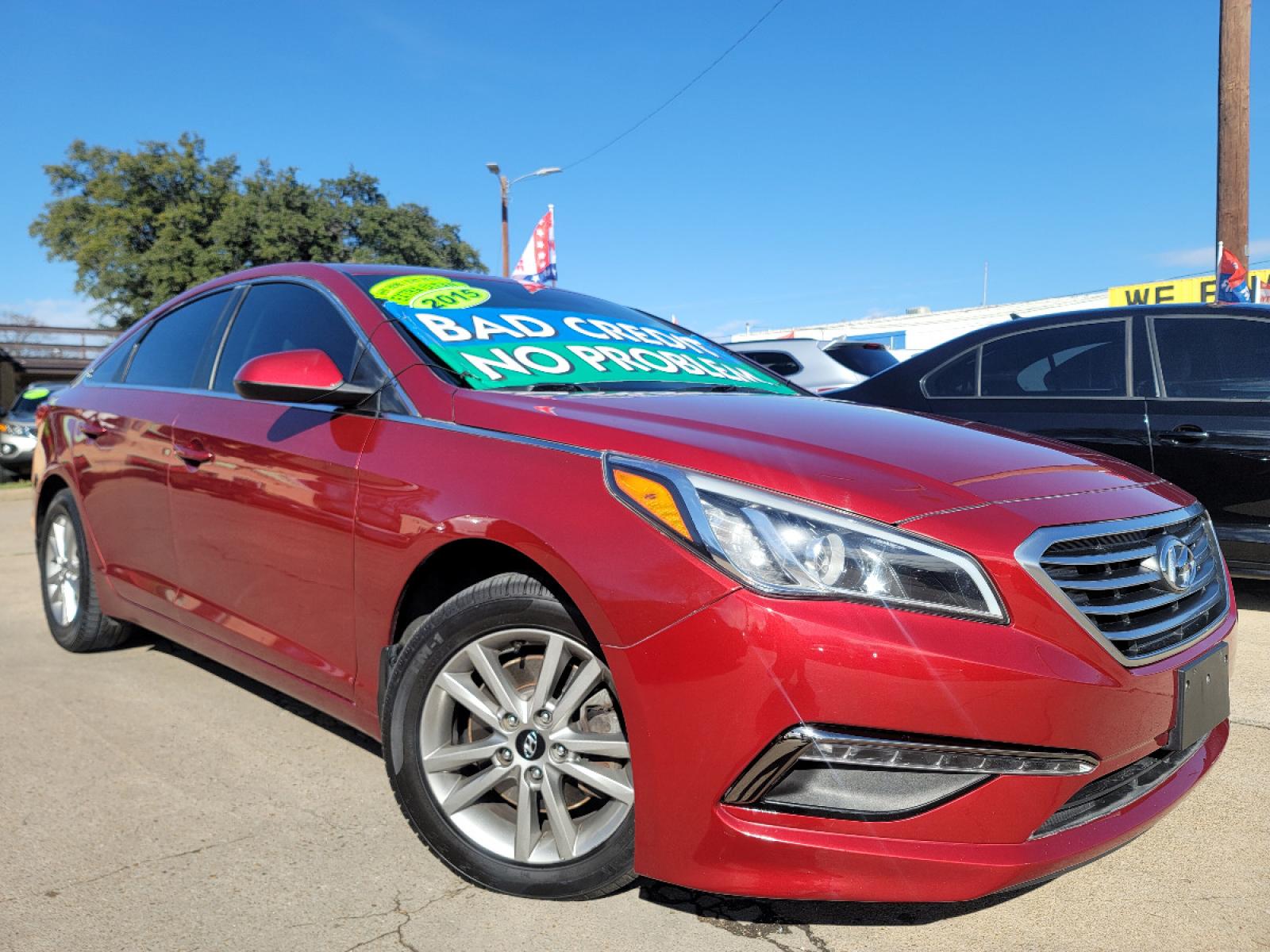 2015 RED /GRAY Hyundai Sonata ECO (5NPE24AF6FH) with an 1.6L L4 DOHC 16V engine, 7-Speed Automatic transmission, located at 2660 S.Garland Avenue, Garland, TX, 75041, (469) 298-3118, 32.885551, -96.655602 - Welcome to DallasAutos4Less, one of the Premier BUY HERE PAY HERE Dealers in the North Dallas Area. We specialize in financing to people with NO CREDIT or BAD CREDIT. We need proof of income, proof of residence, and a ID. Come buy your new car from us today!!rnrnThis is a Very clean 2015 HYUNDAI SON - Photo #0