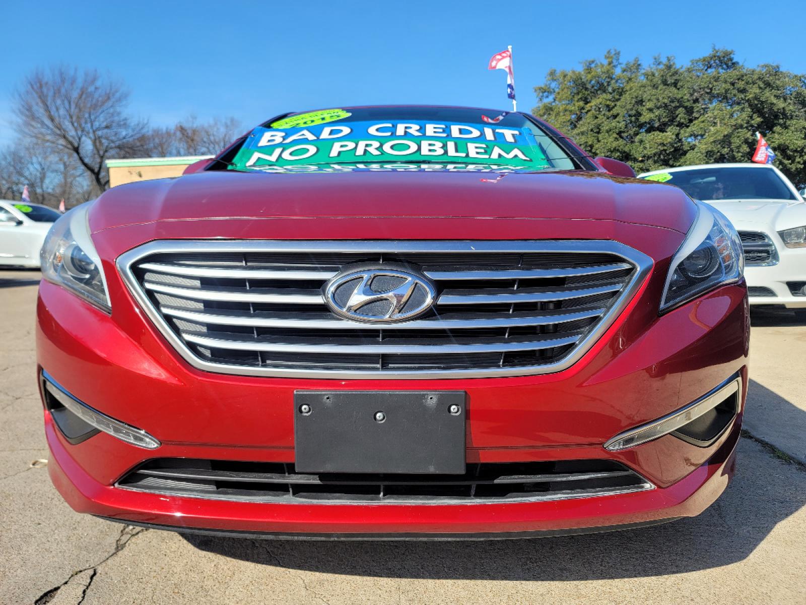 2015 RED /GRAY Hyundai Sonata ECO (5NPE24AF6FH) with an 1.6L L4 DOHC 16V engine, 7-Speed Automatic transmission, located at 2660 S.Garland Avenue, Garland, TX, 75041, (469) 298-3118, 32.885551, -96.655602 - Welcome to DallasAutos4Less, one of the Premier BUY HERE PAY HERE Dealers in the North Dallas Area. We specialize in financing to people with NO CREDIT or BAD CREDIT. We need proof of income, proof of residence, and a ID. Come buy your new car from us today!!rnrnThis is a Very clean 2015 HYUNDAI SON - Photo #9